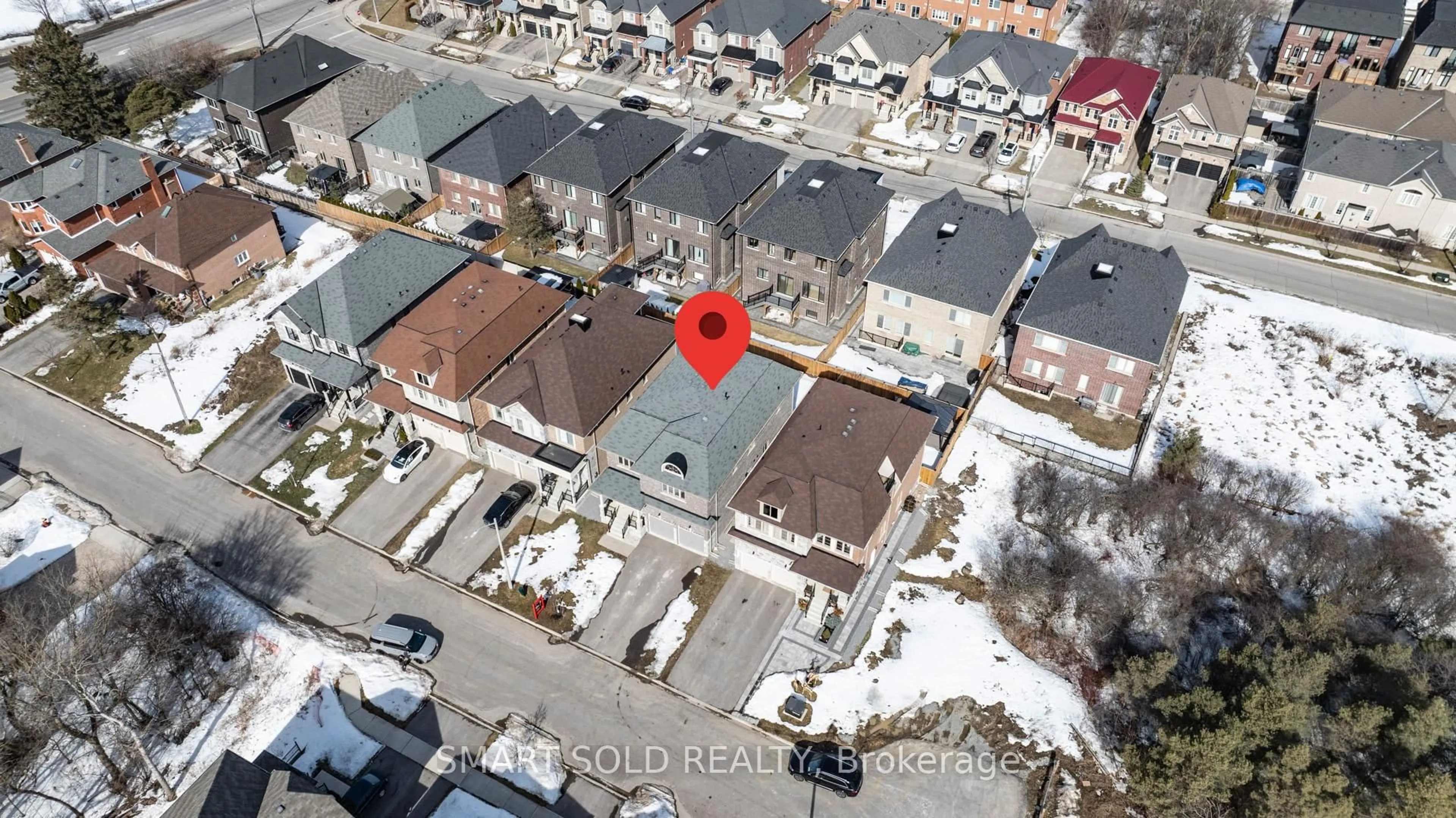 A pic from outside/outdoor area/front of a property/back of a property/a pic from drone, street for 36 Laurier Ave, Richmond Hill Ontario L4E 2Z5