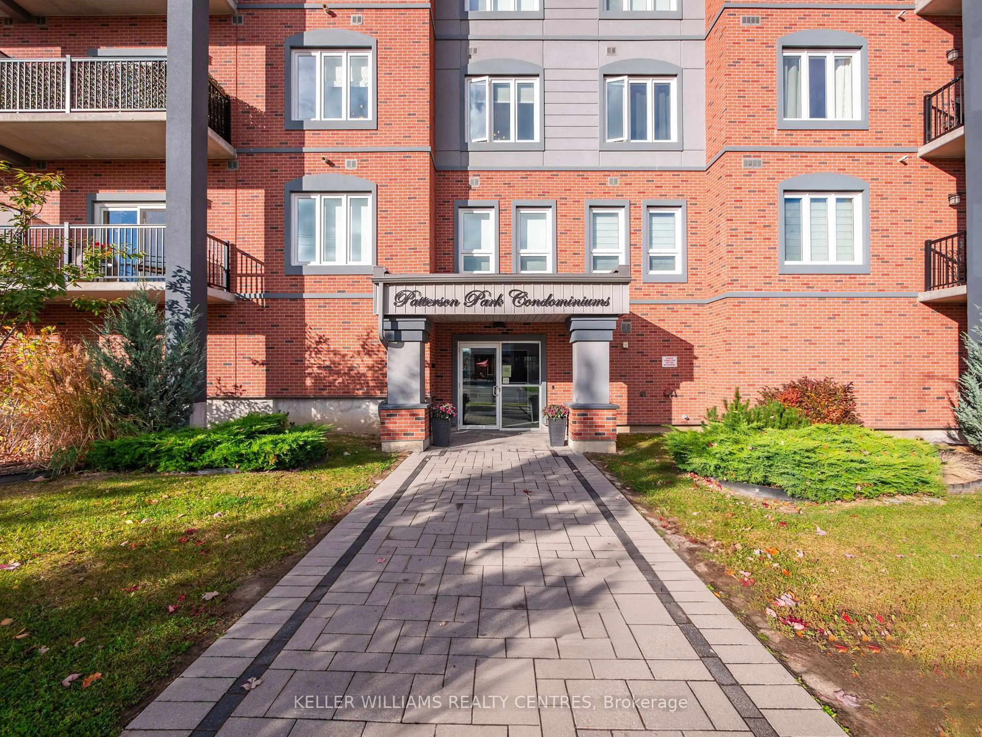 Indoor foyer for 43 Dale Dr #206, New Tecumseth Ontario L0G 1A0