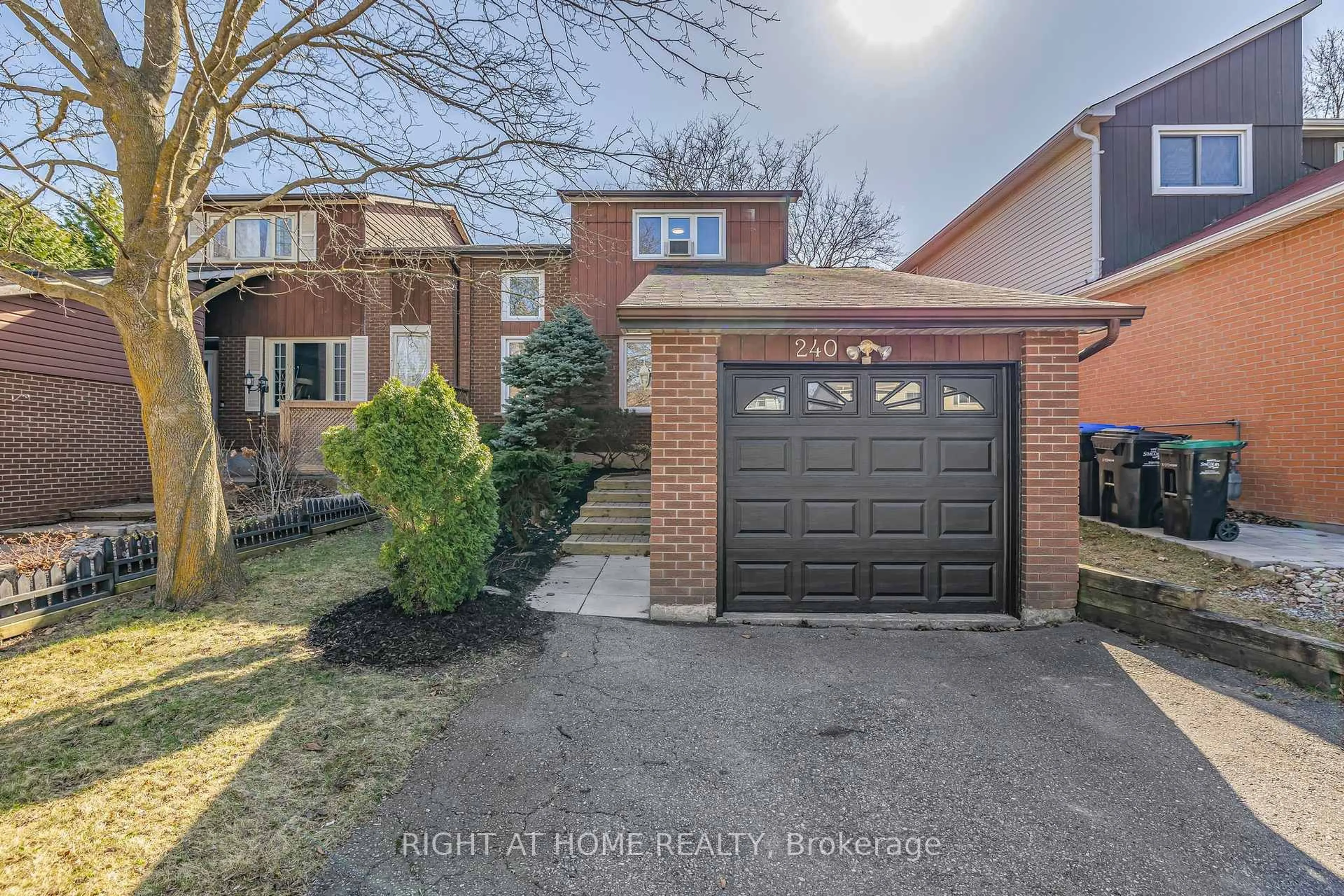 Home with brick exterior material, street for 240 Collings Ave, Bradford West Gwillimbury Ontario L3Z 1W3