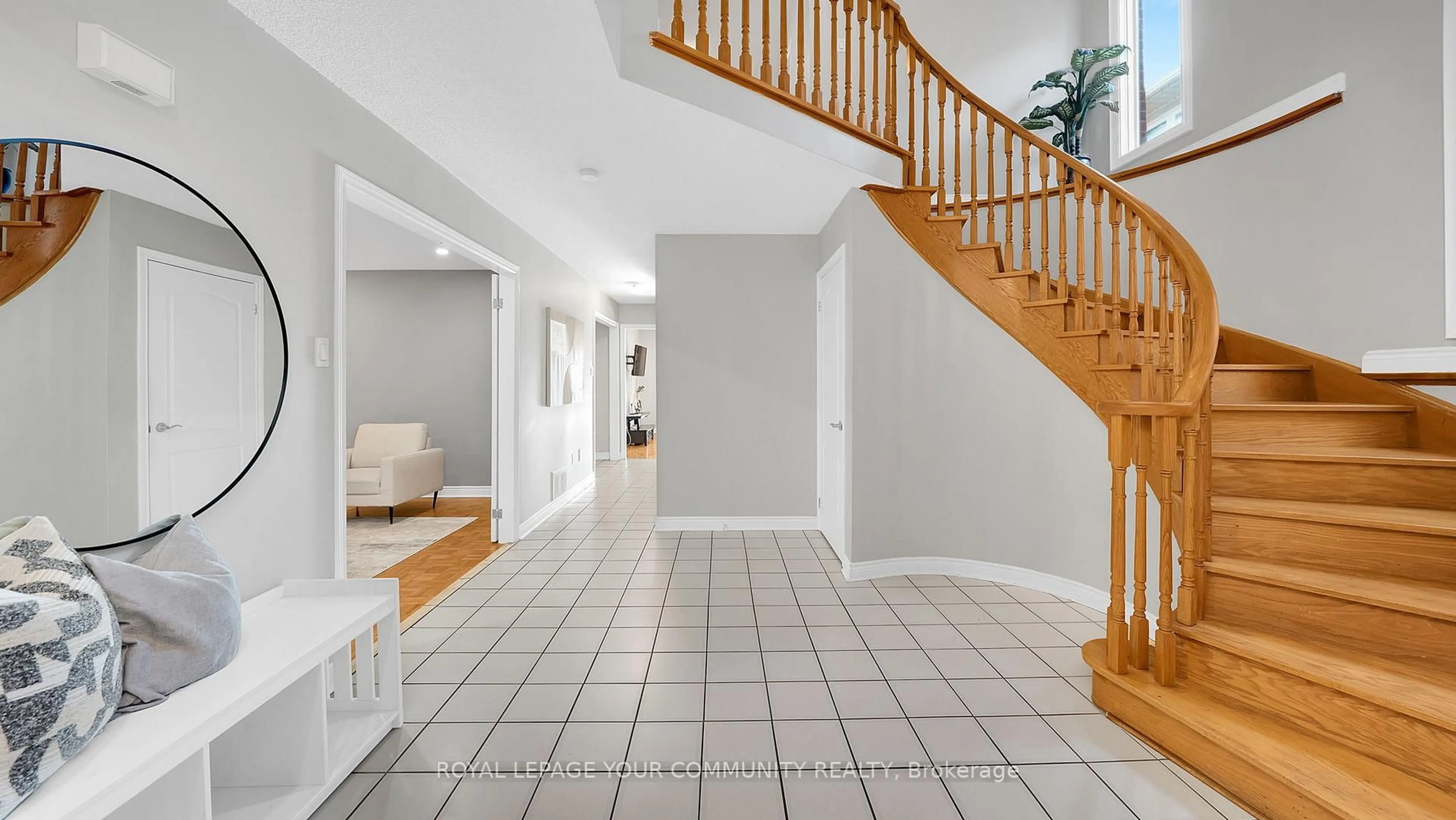 Indoor foyer for 56 Presidential St, Vaughan Ontario L4L 5G6