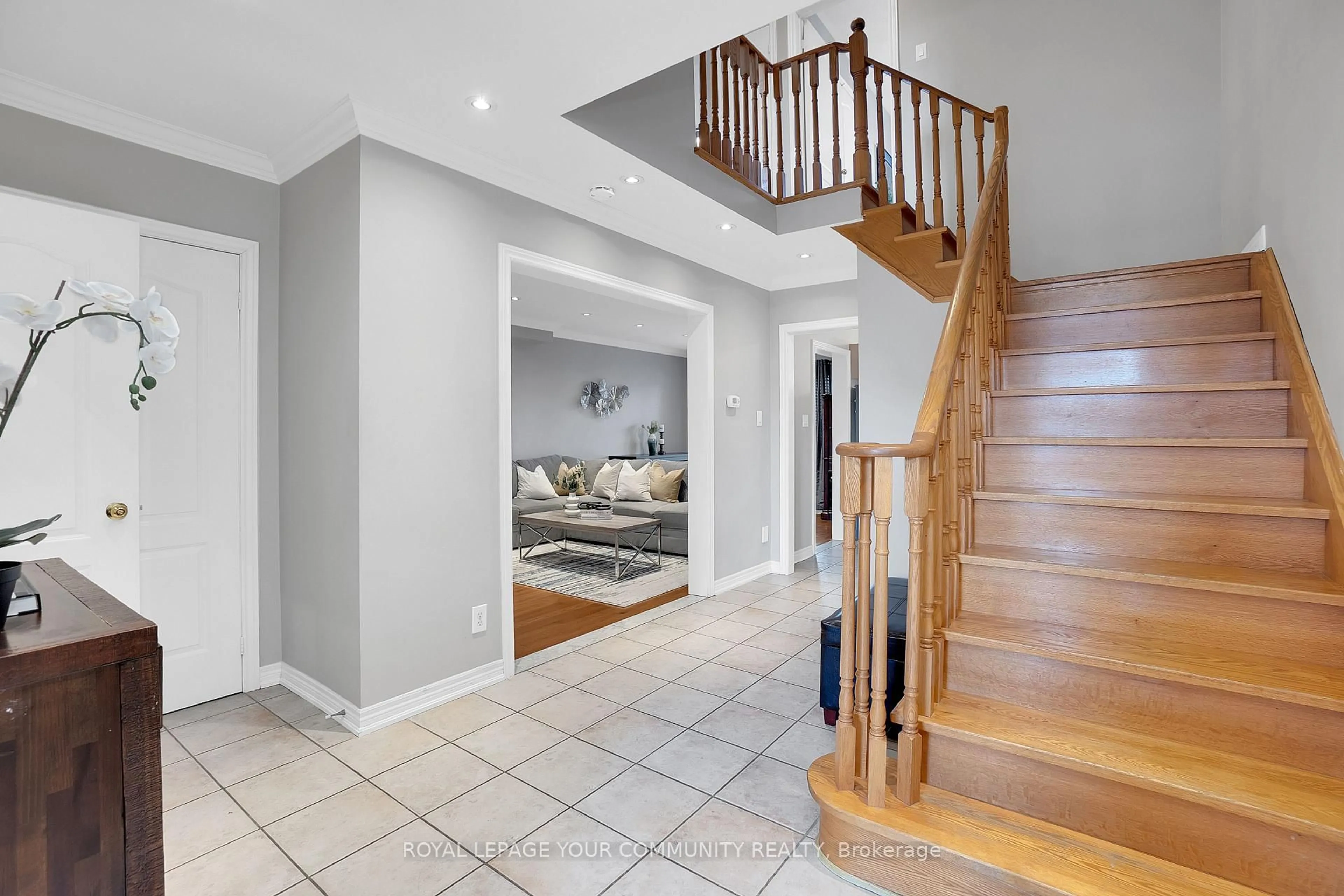 Unknown for 6 Solway Ave, Vaughan Ontario L6A 2W9
