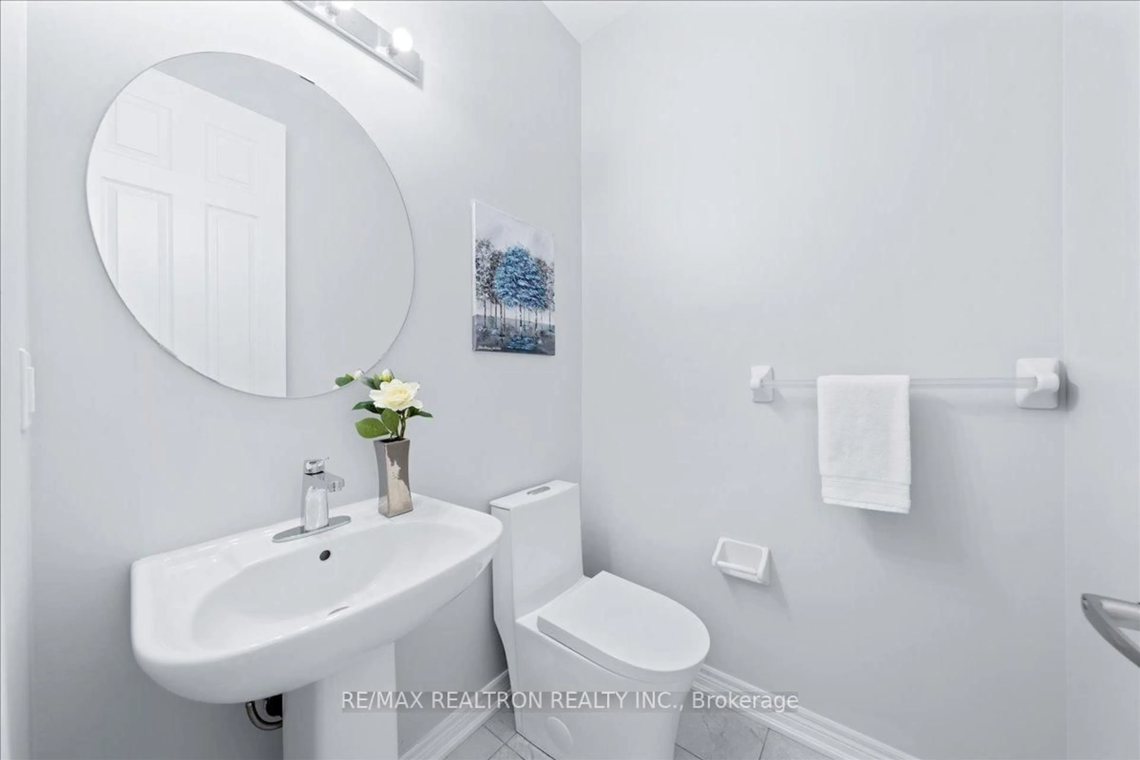Standard bathroom, ceramic/tile floor for 77 Gallagher Cres, New Tecumseth Ontario L9R 0P1
