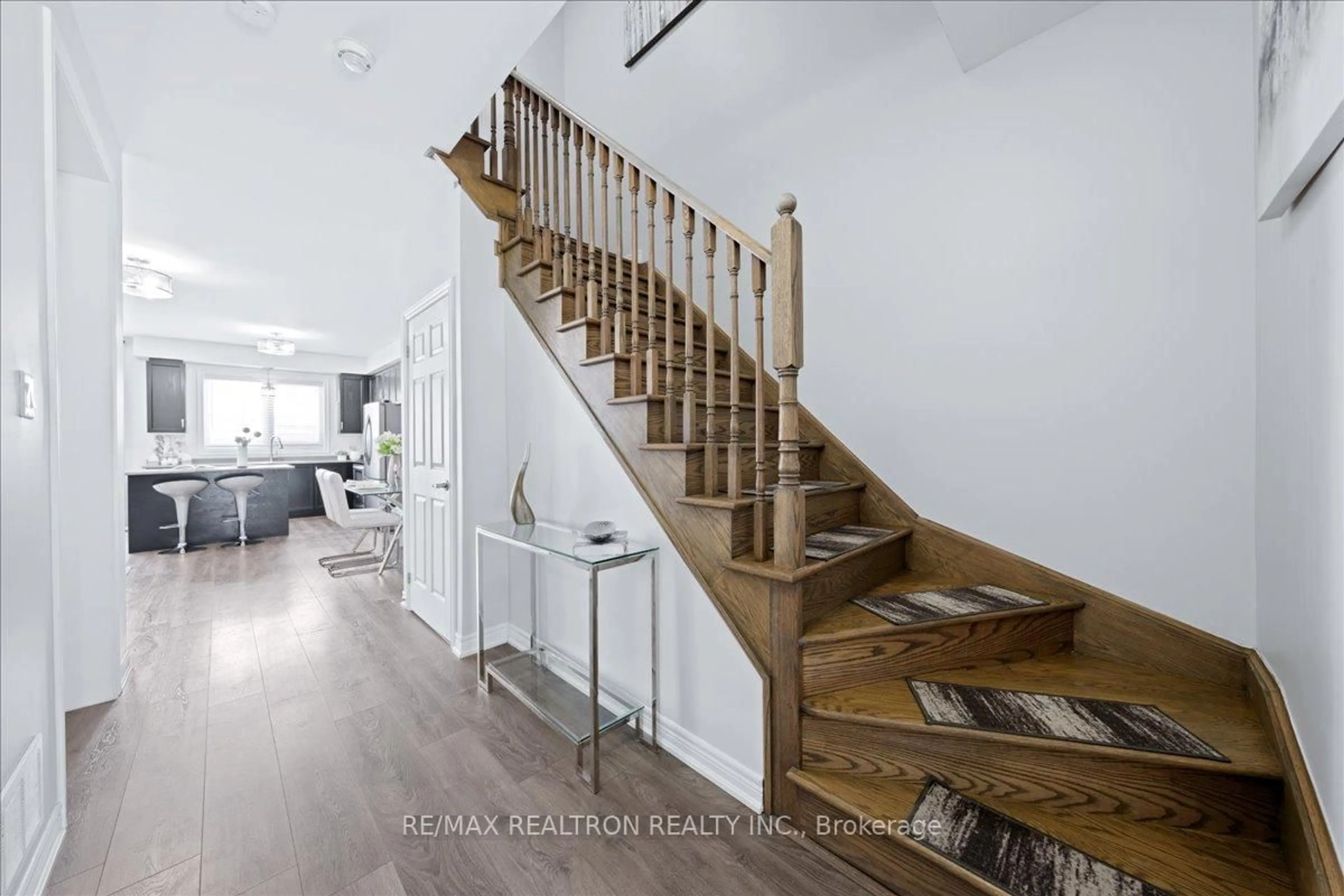Stairs for 77 Gallagher Cres, New Tecumseth Ontario L9R 0P1