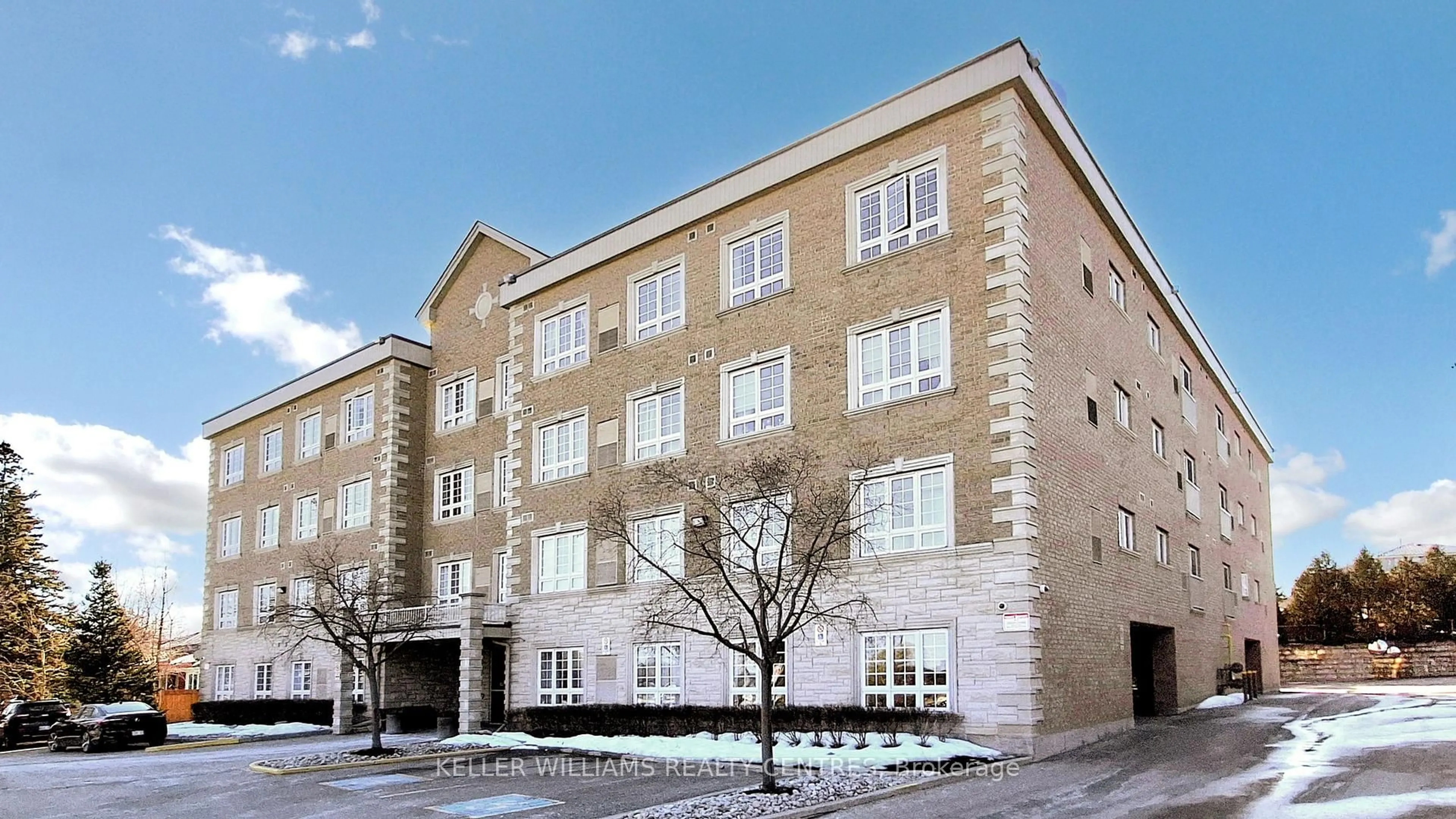 Patio, building for 112 Simcoe Rd #412, Bradford West Gwillimbury Ontario L3Z 1Y2