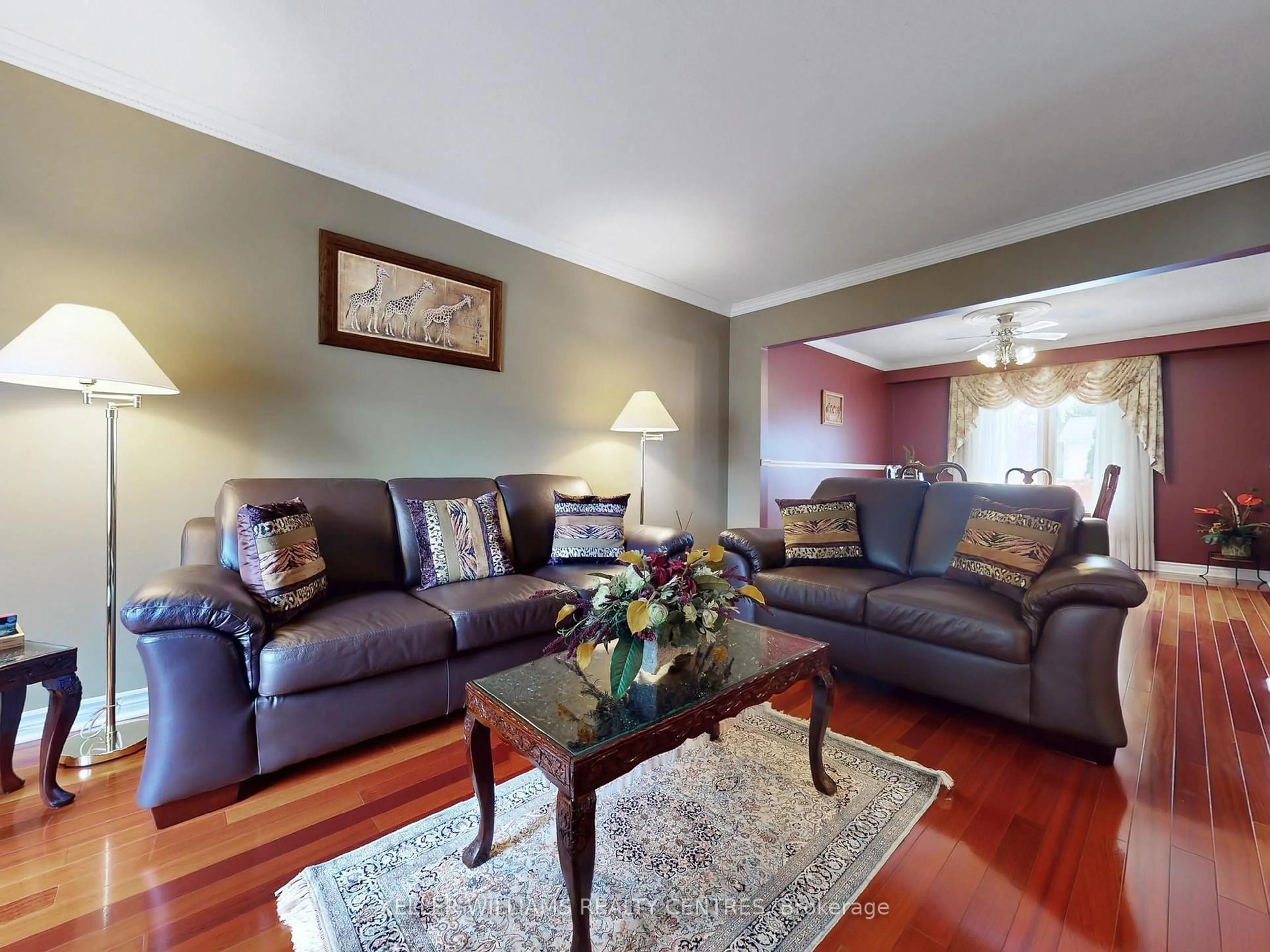 Living room with furniture, wood/laminate floor for 43 Mayvern Cres, Richmond Hill Ontario L4C 5J5