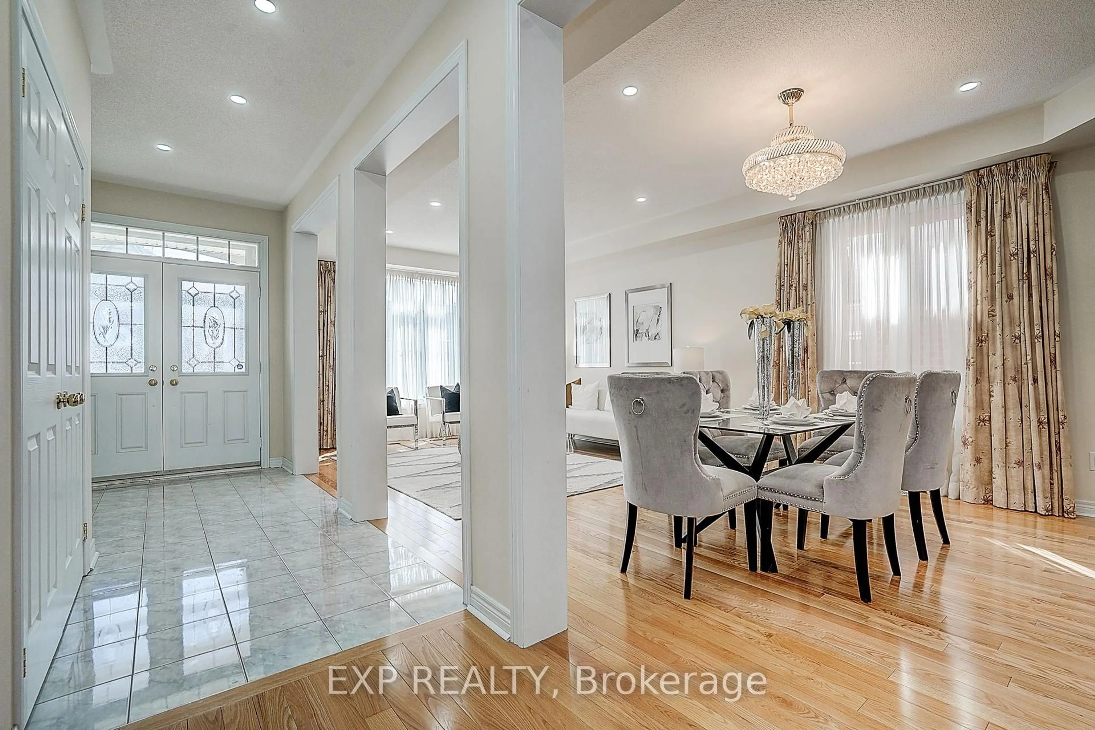 Dining room, ceramic/tile floor for 14 Arnold Heights Dr, Markham Ontario L6C 0E8