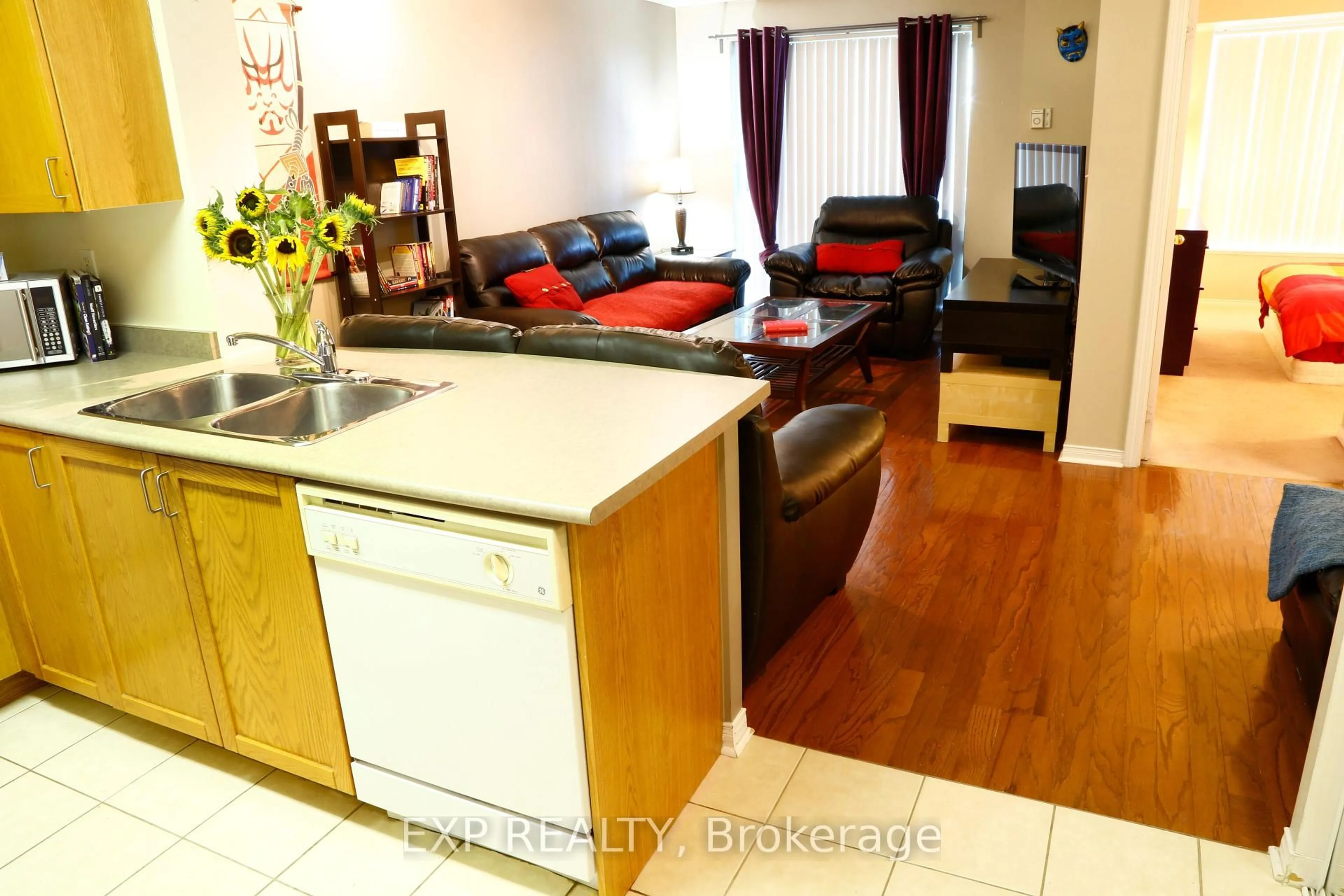 Unknown for 51 Baffin Crt #306, Richmond Hill Ontario L4B 4P6