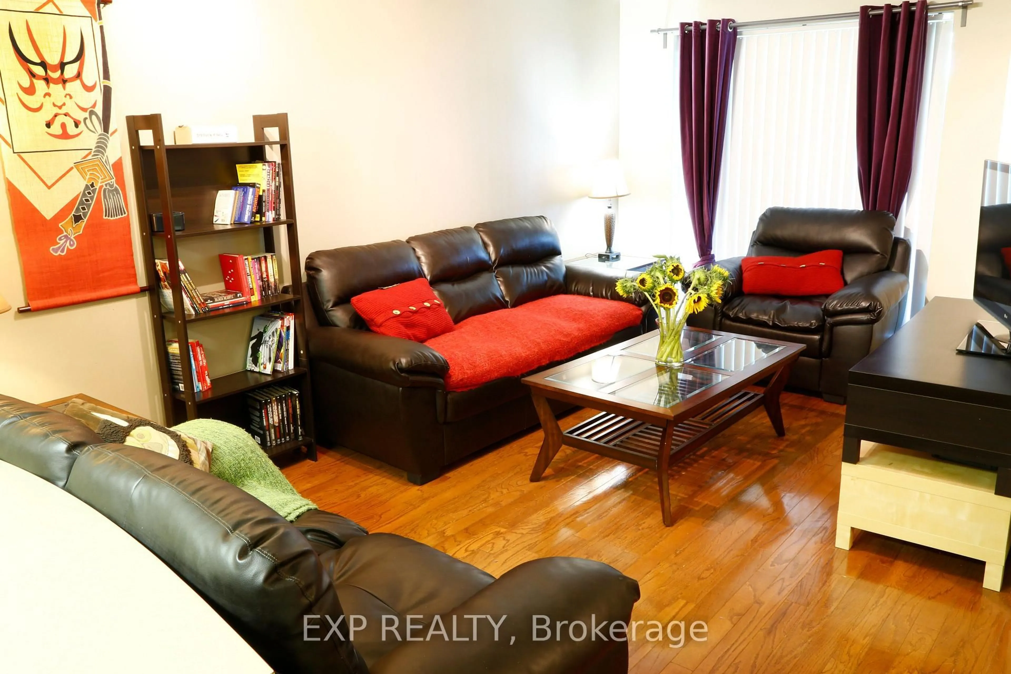 Living room with furniture, wood/laminate floor for 51 Baffin Crt #306, Richmond Hill Ontario L4B 4P6