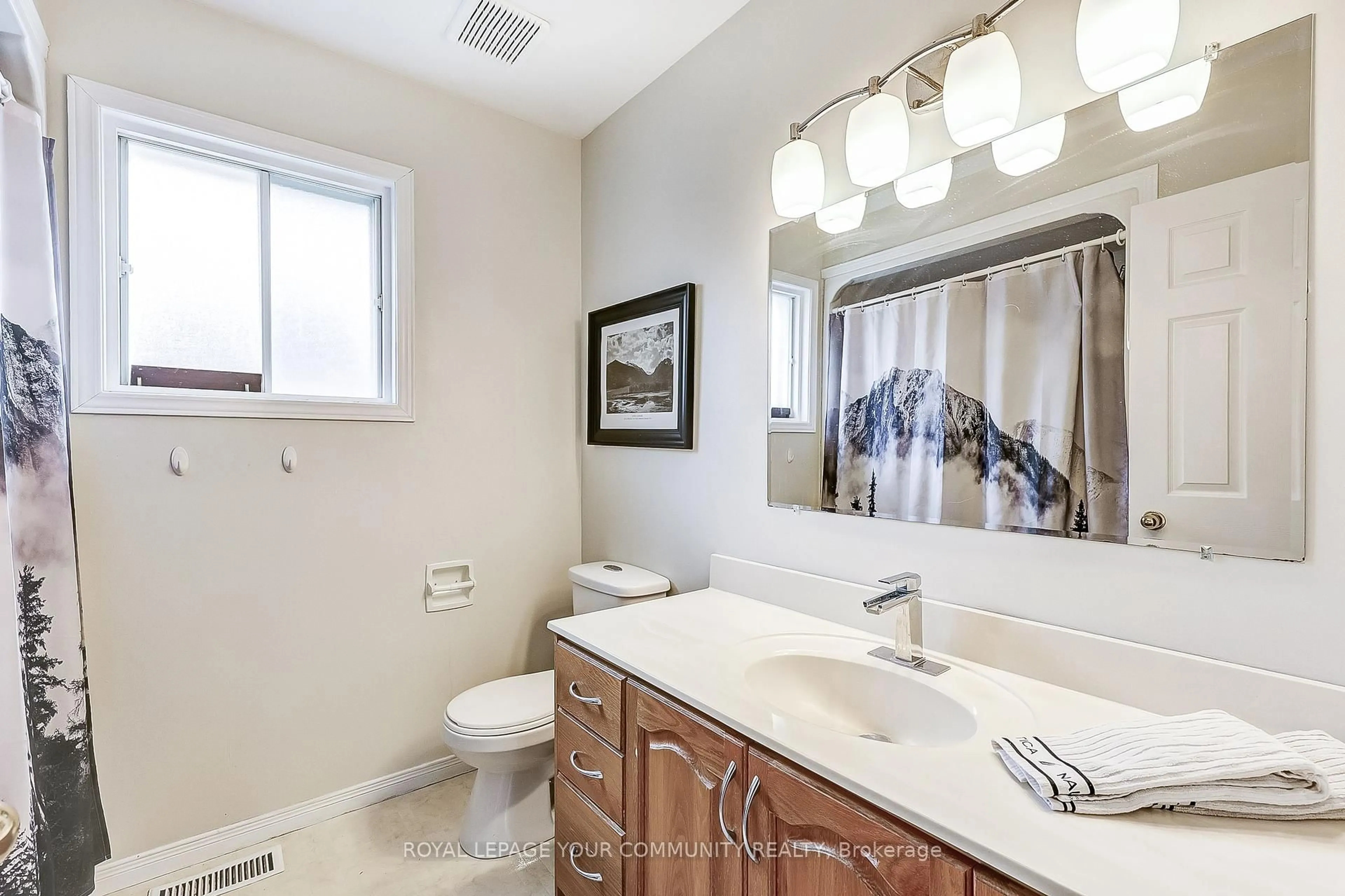 Contemporary bathroom, ceramic/tile floor for 46 Enzo Cres, Uxbridge Ontario L9P 1M1