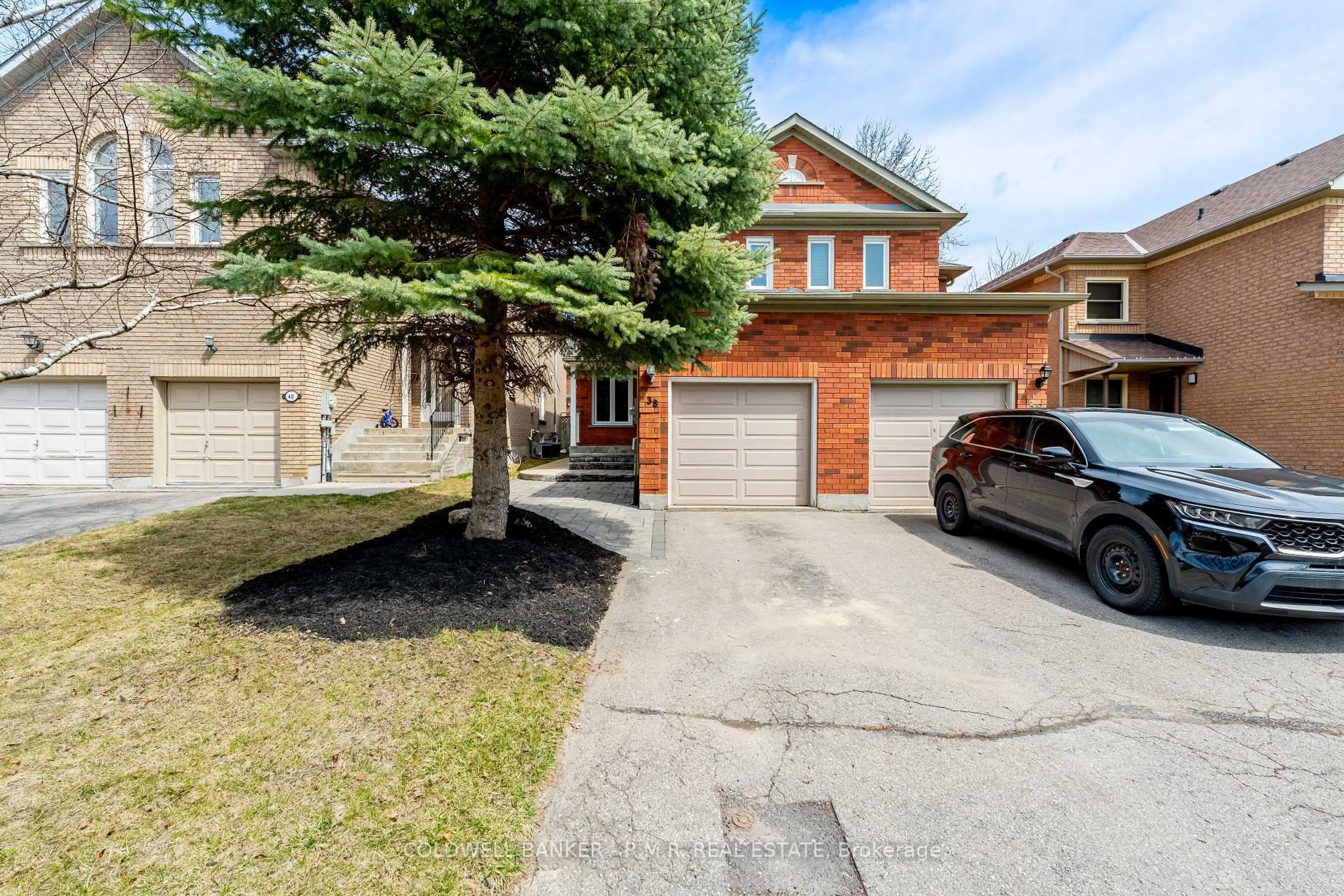 Home with brick exterior material, street for 38 Widdifield Ave, Newmarket Ontario L3X 1Z4