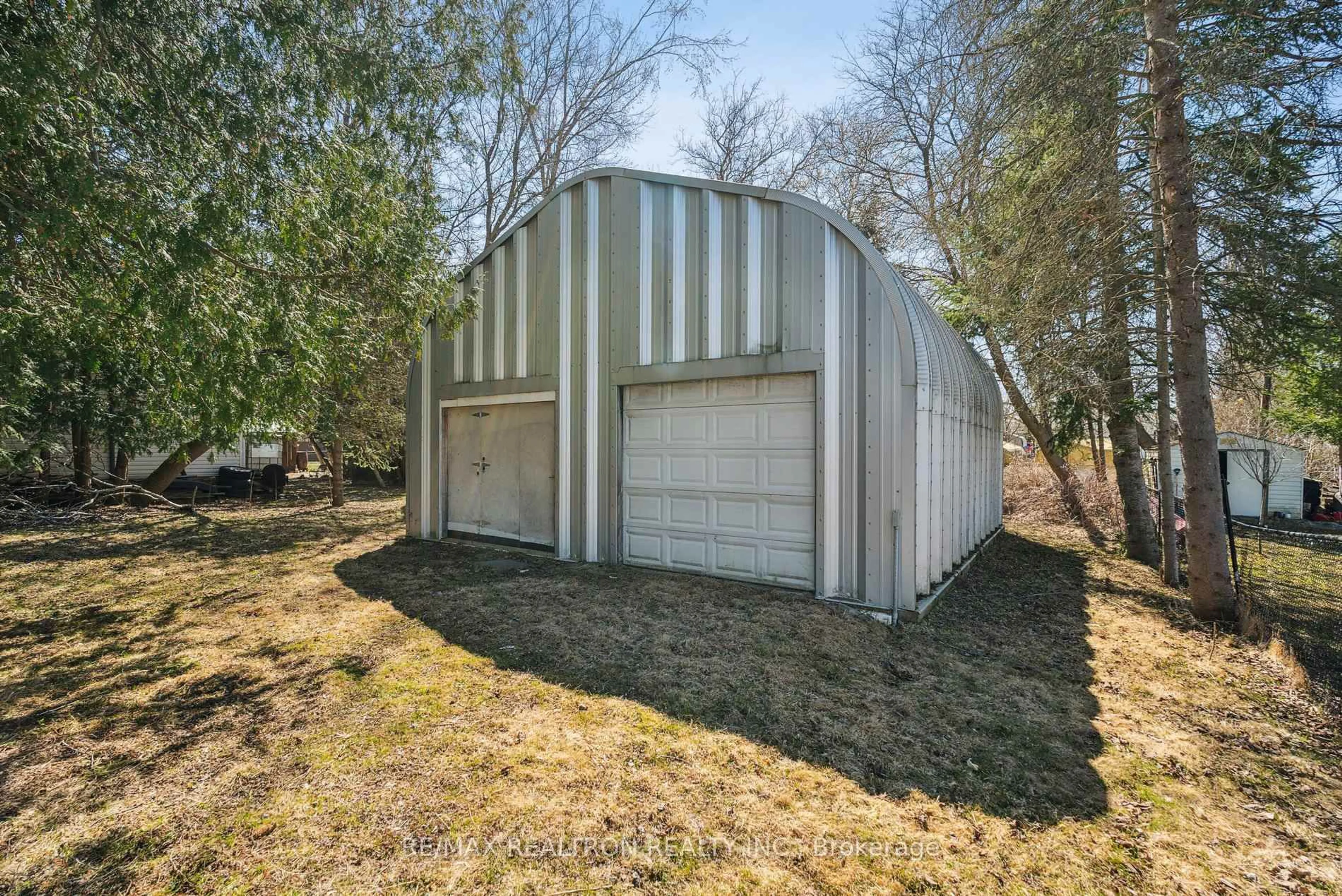 Shed for 934 Gilmore Ave, Innisfil Ontario L0L 1W0