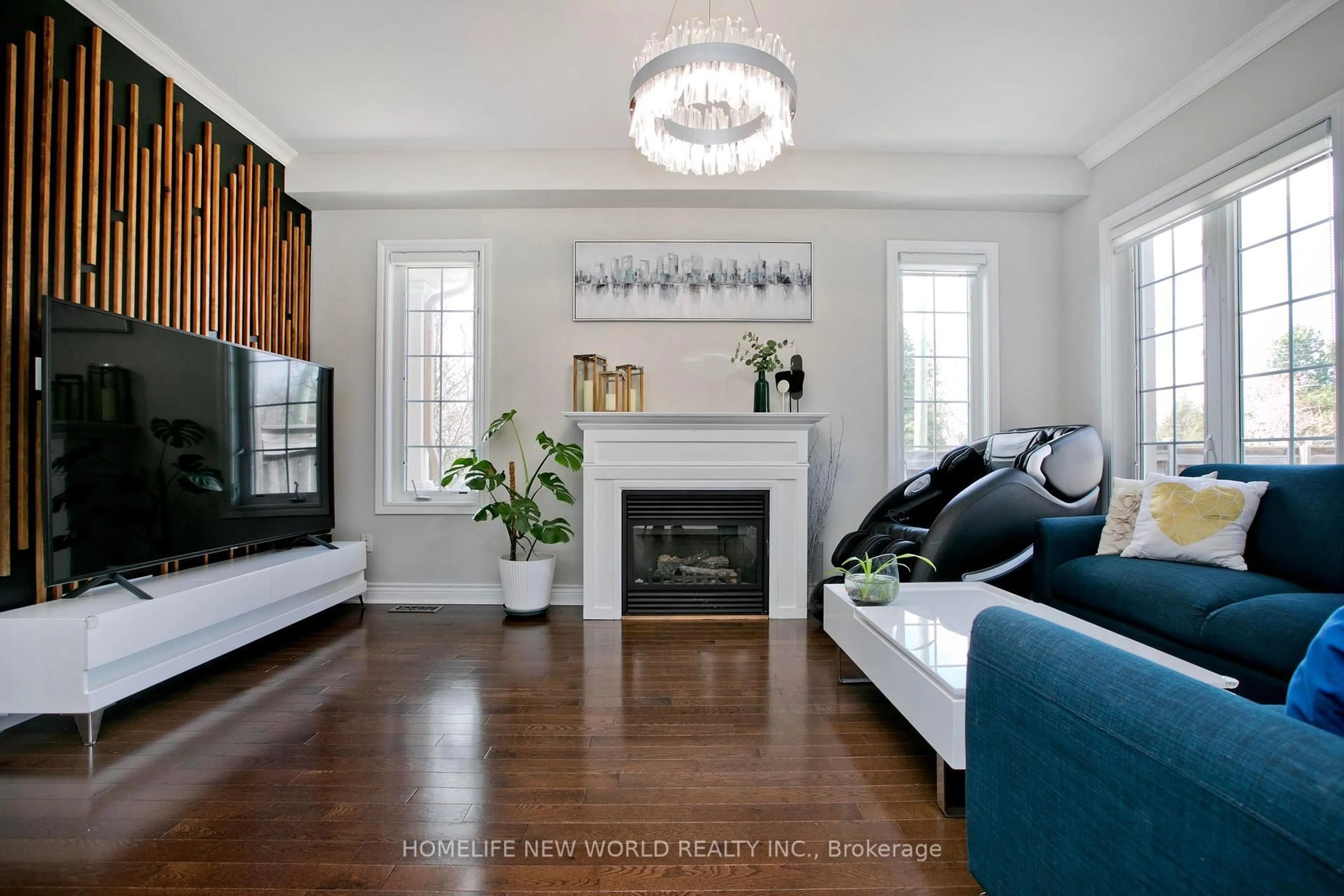 Living room with furniture, wood/laminate floor for 1019 Ralston Cres, Newmarket Ontario L3X 3H8