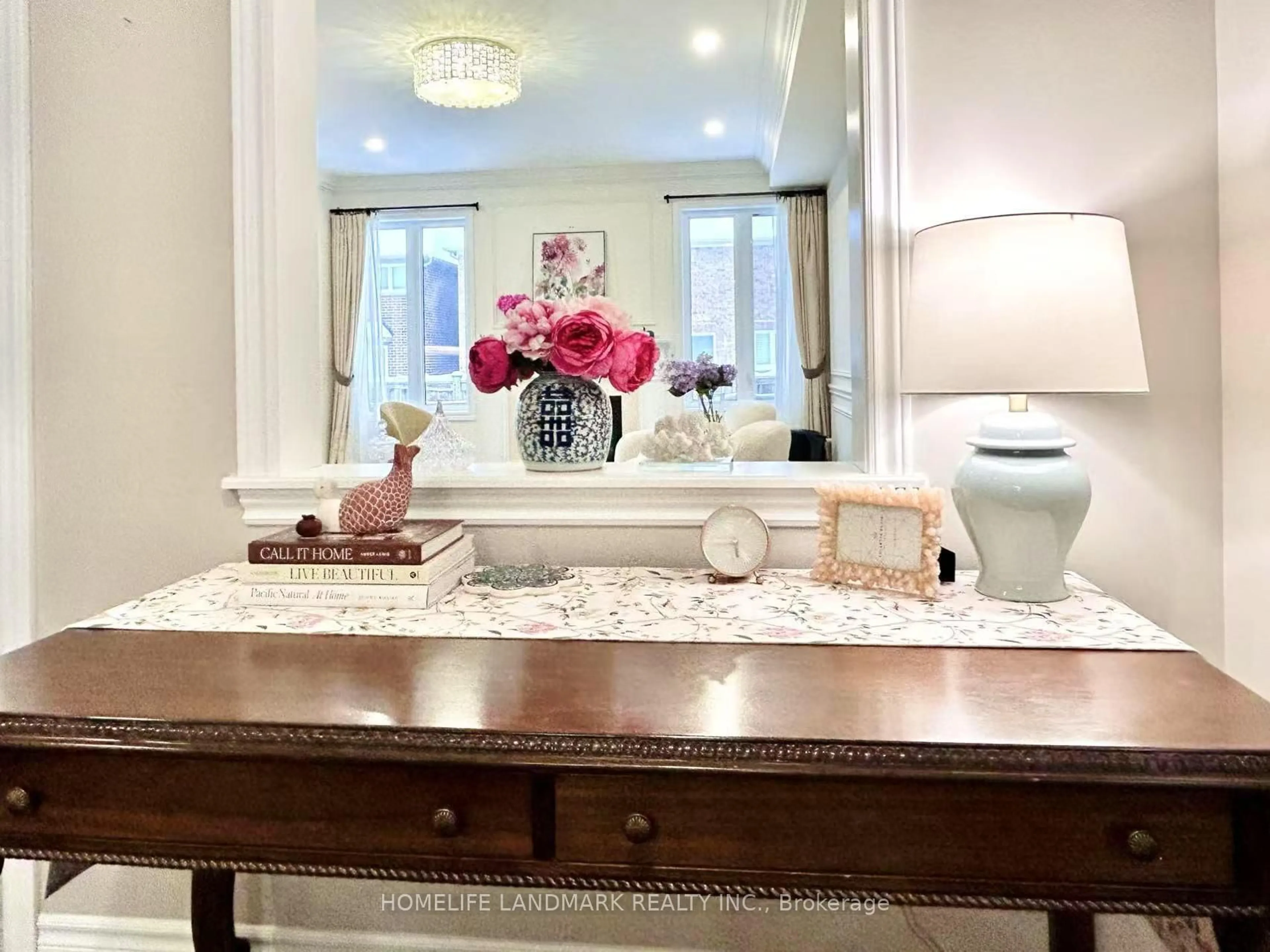 Indoor entryway for 69 Livante Crt, Markham Ontario L6C 0T5