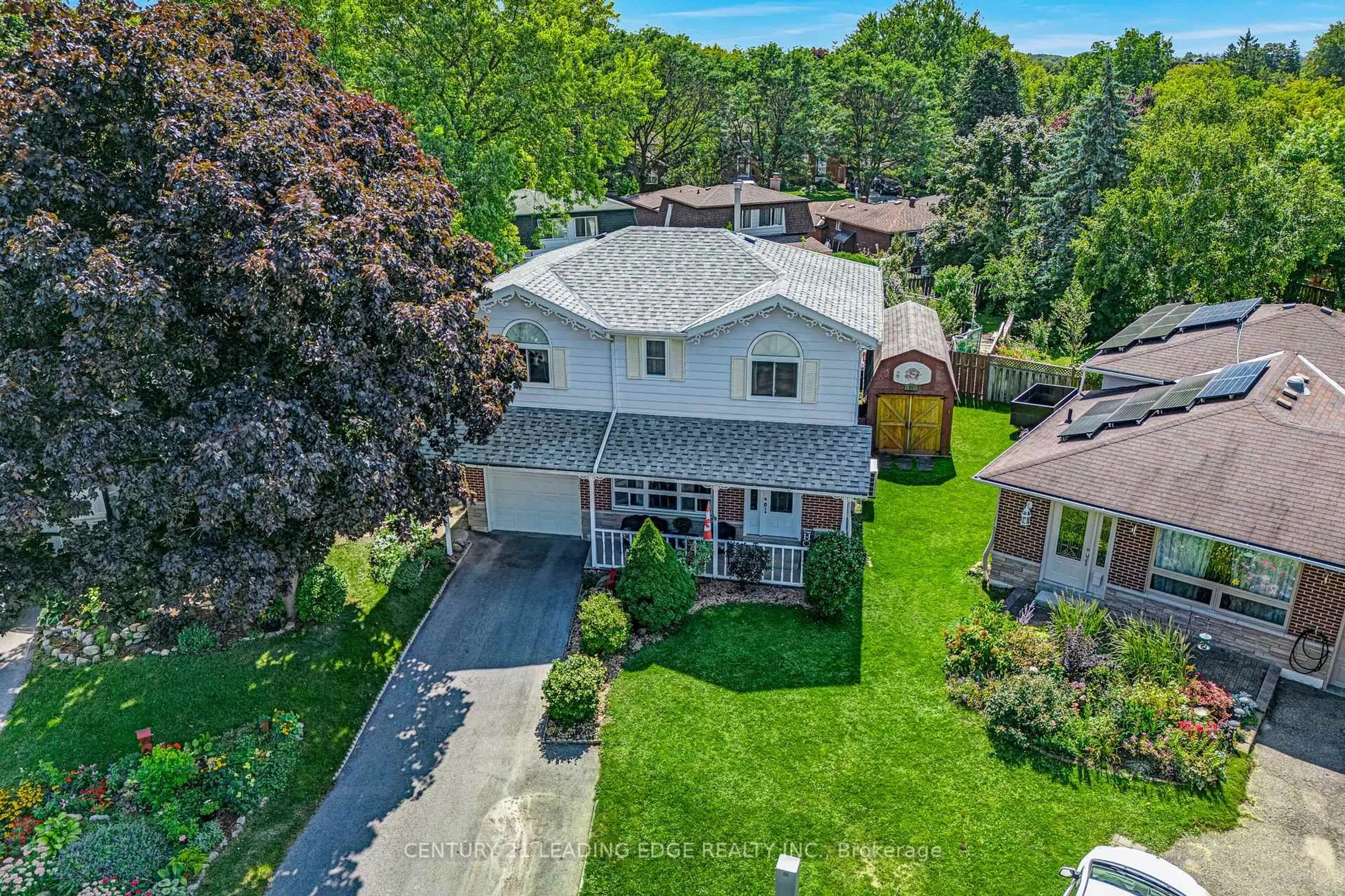 A pic from outside/outdoor area/front of a property/back of a property/a pic from drone, street for 114 Vanzant Crt, Whitchurch-Stouffville Ontario L4A 4Z2