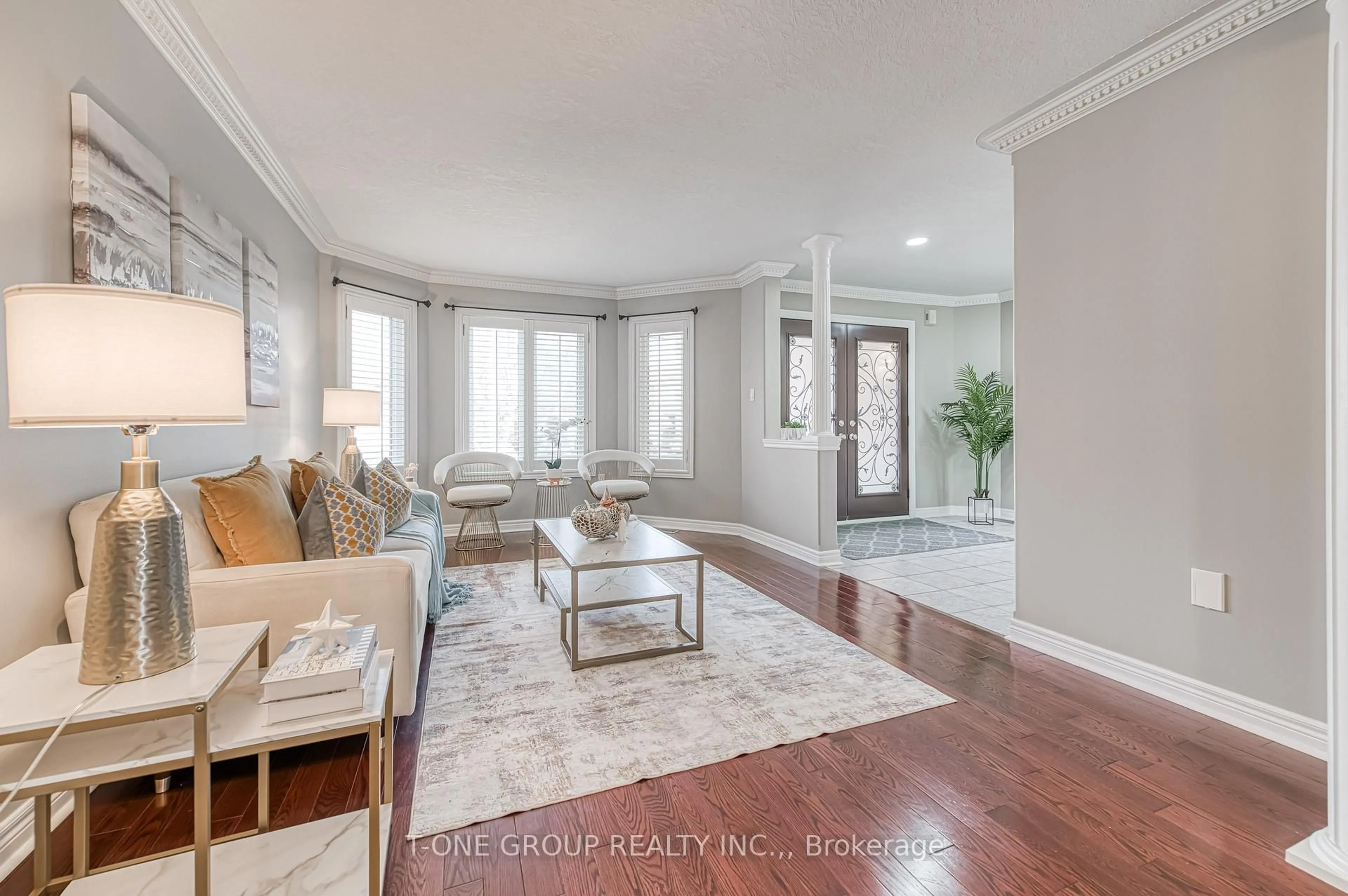 Living room with furniture, unknown for 11 Saint Ave, Bradford West Gwillimbury Ontario L3Z 3E6