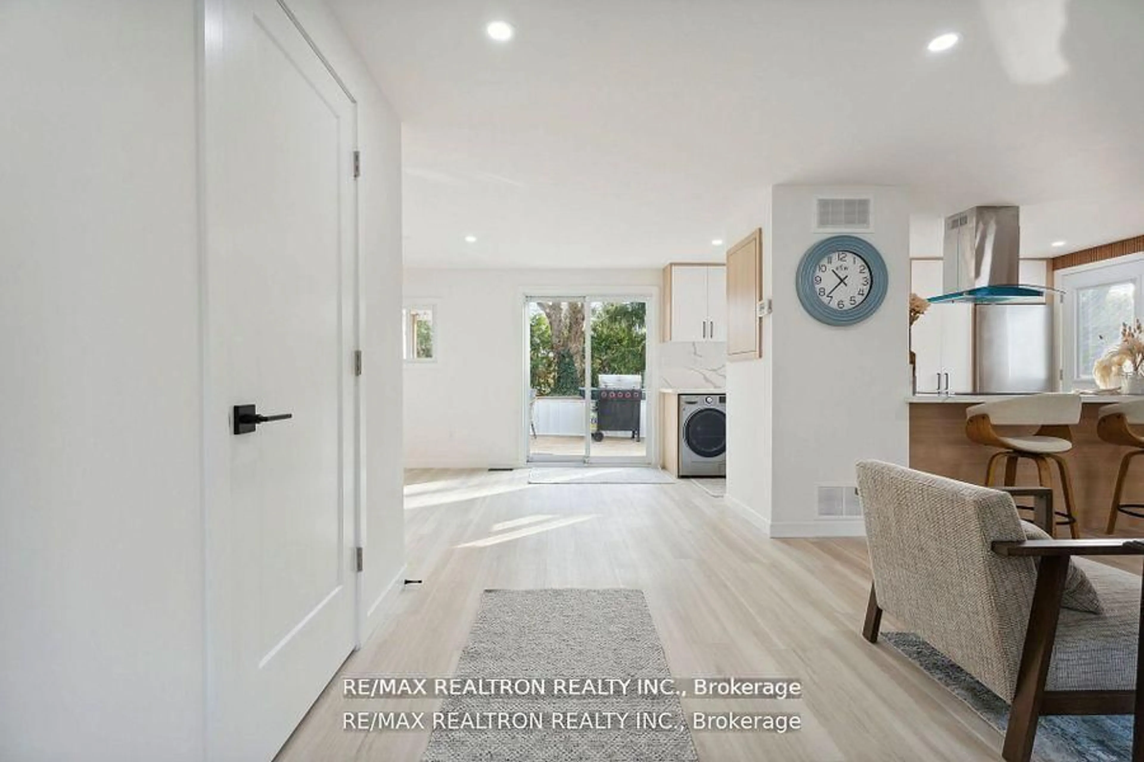 Indoor entryway for 13 Cherrywood Lane, Innisfil Ontario L9S 1M9