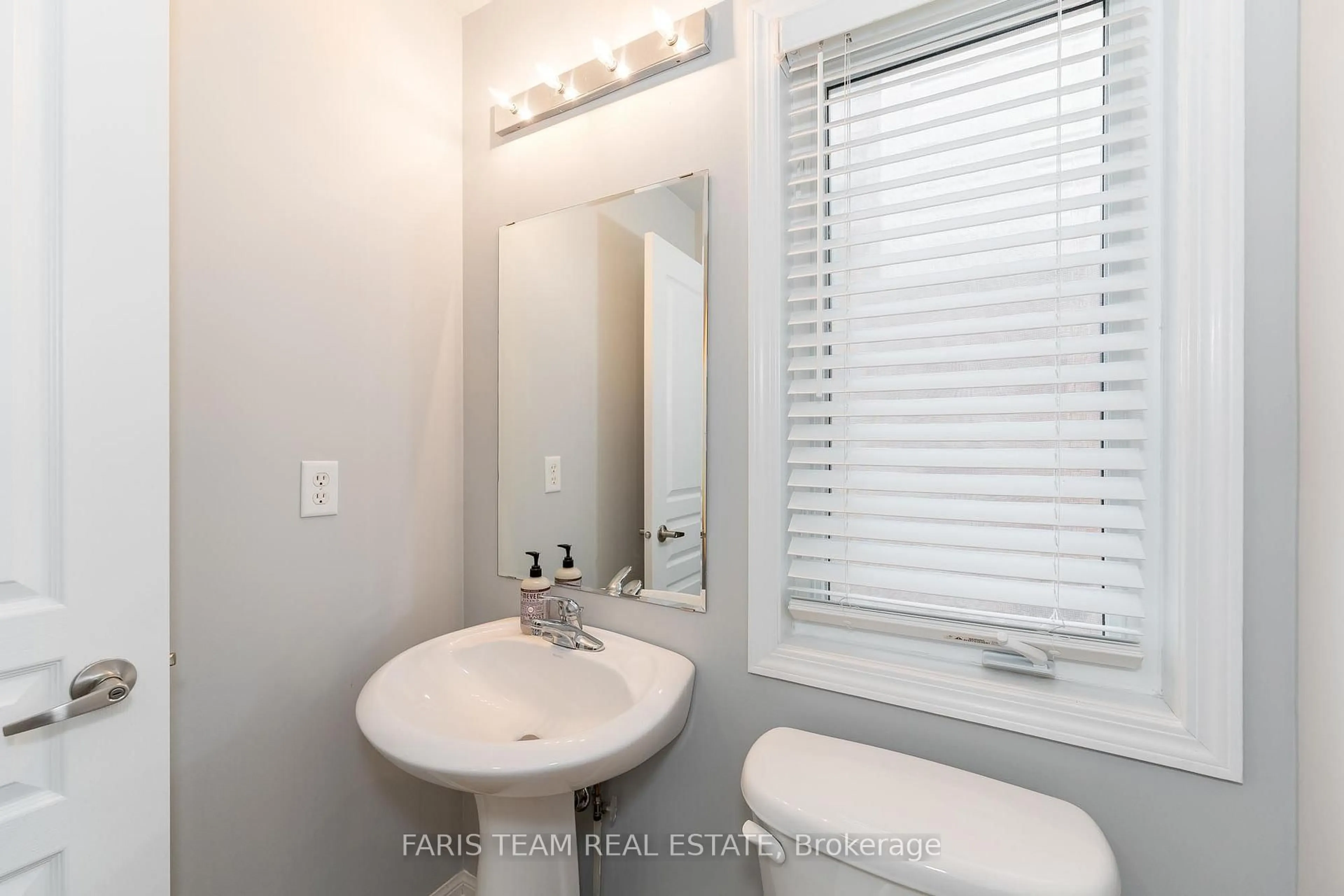 Standard bathroom, unknown for 4 Callander Cres, New Tecumseth Ontario L9R 0B3