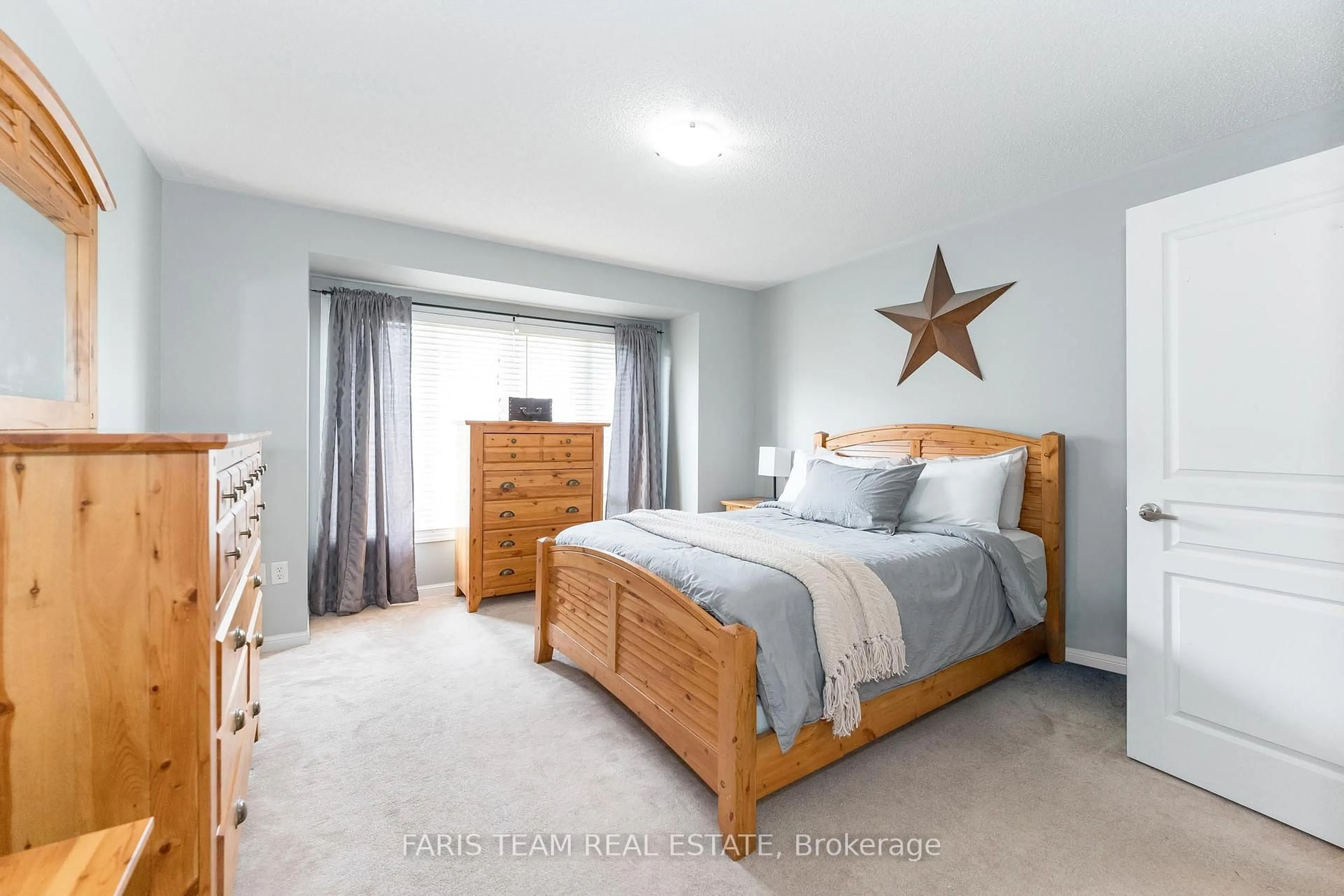 Bedroom with bed, unknown for 4 Callander Cres, New Tecumseth Ontario L9R 0B3