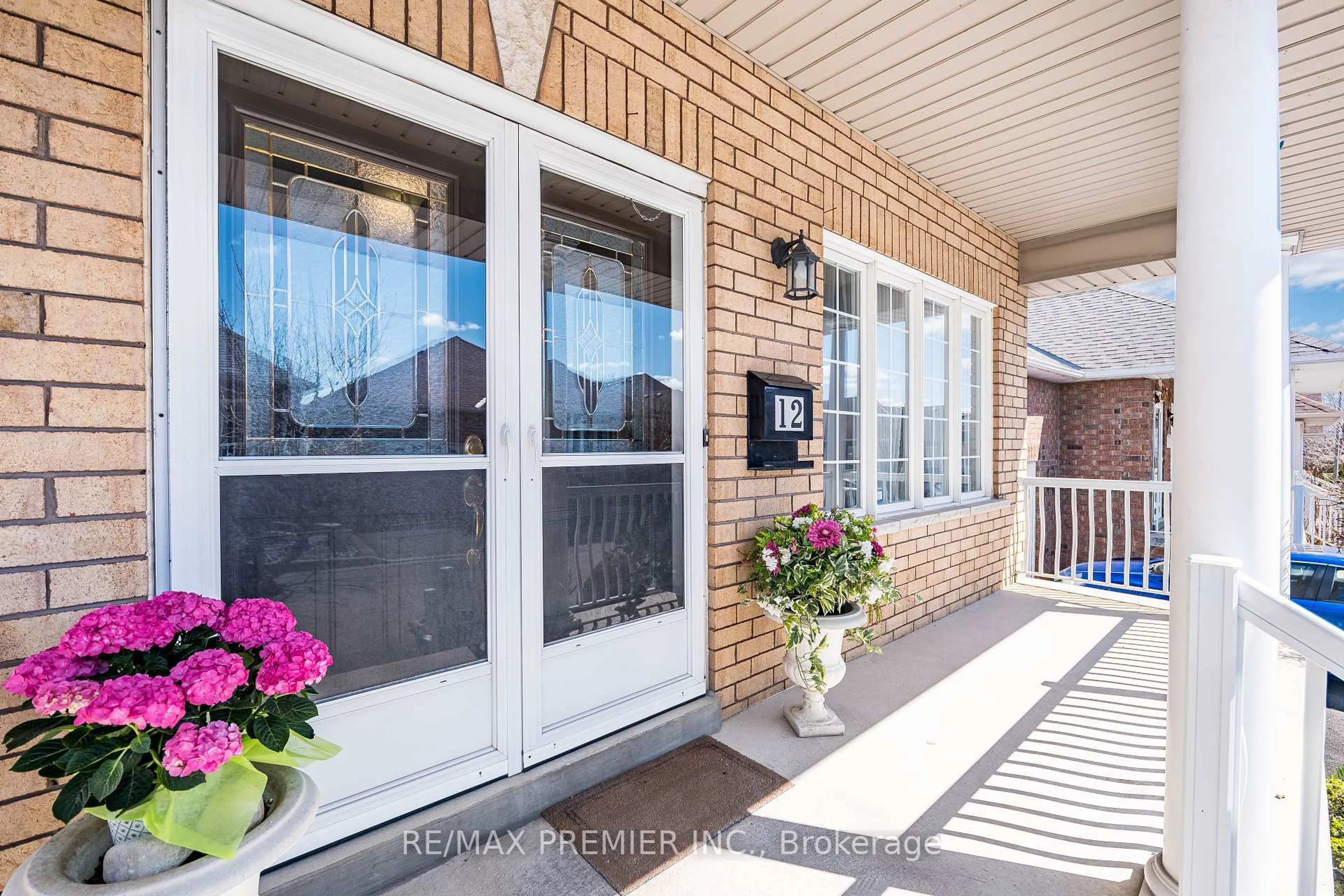 Indoor entryway for 12 Amalfi Crt, Vaughan Ontario L4L 9S2