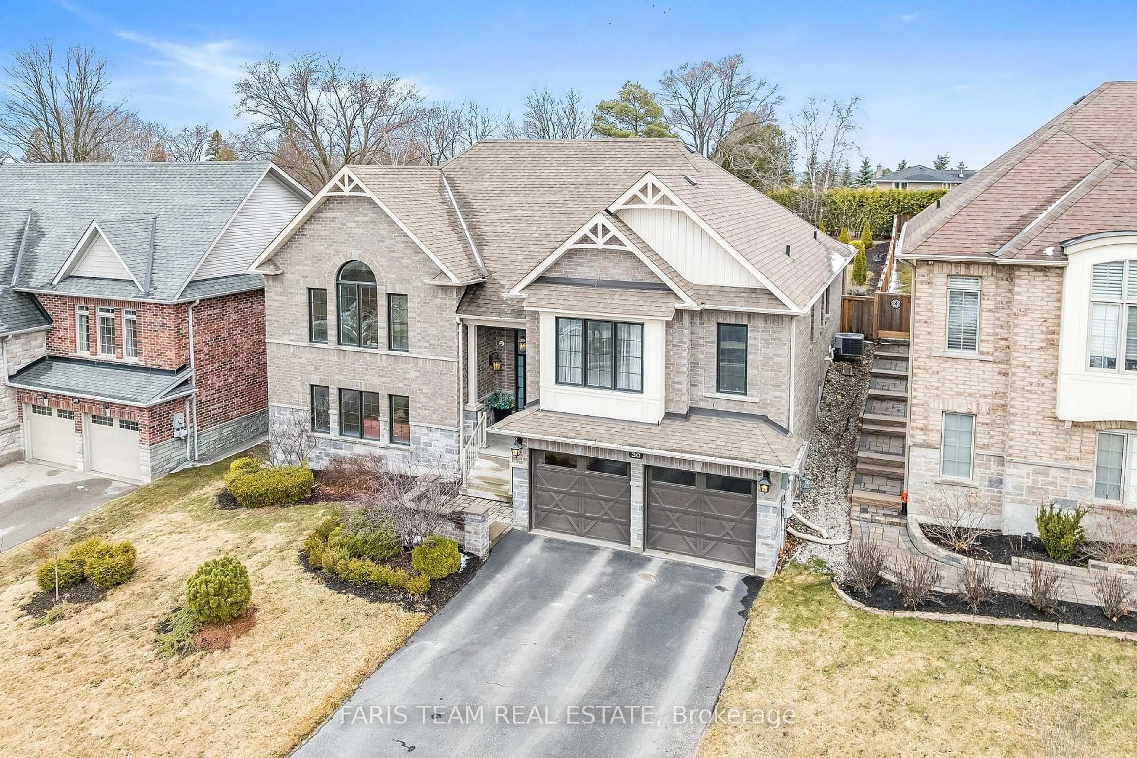 Home with brick exterior material, street for 30 Philson Crt, Innisfil Ontario L0L 1L0