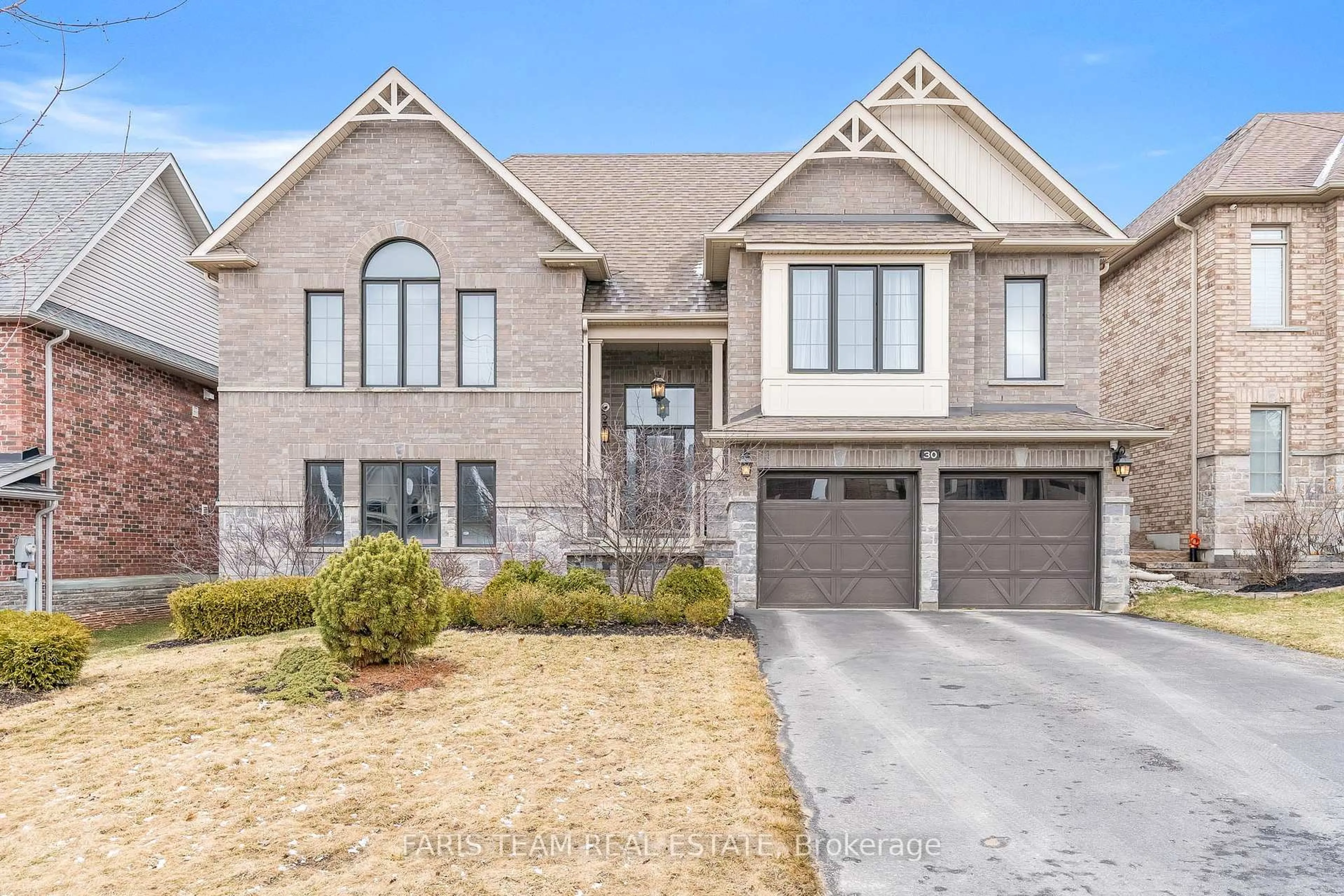 Home with brick exterior material, street for 30 Philson Crt, Innisfil Ontario L0L 1L0