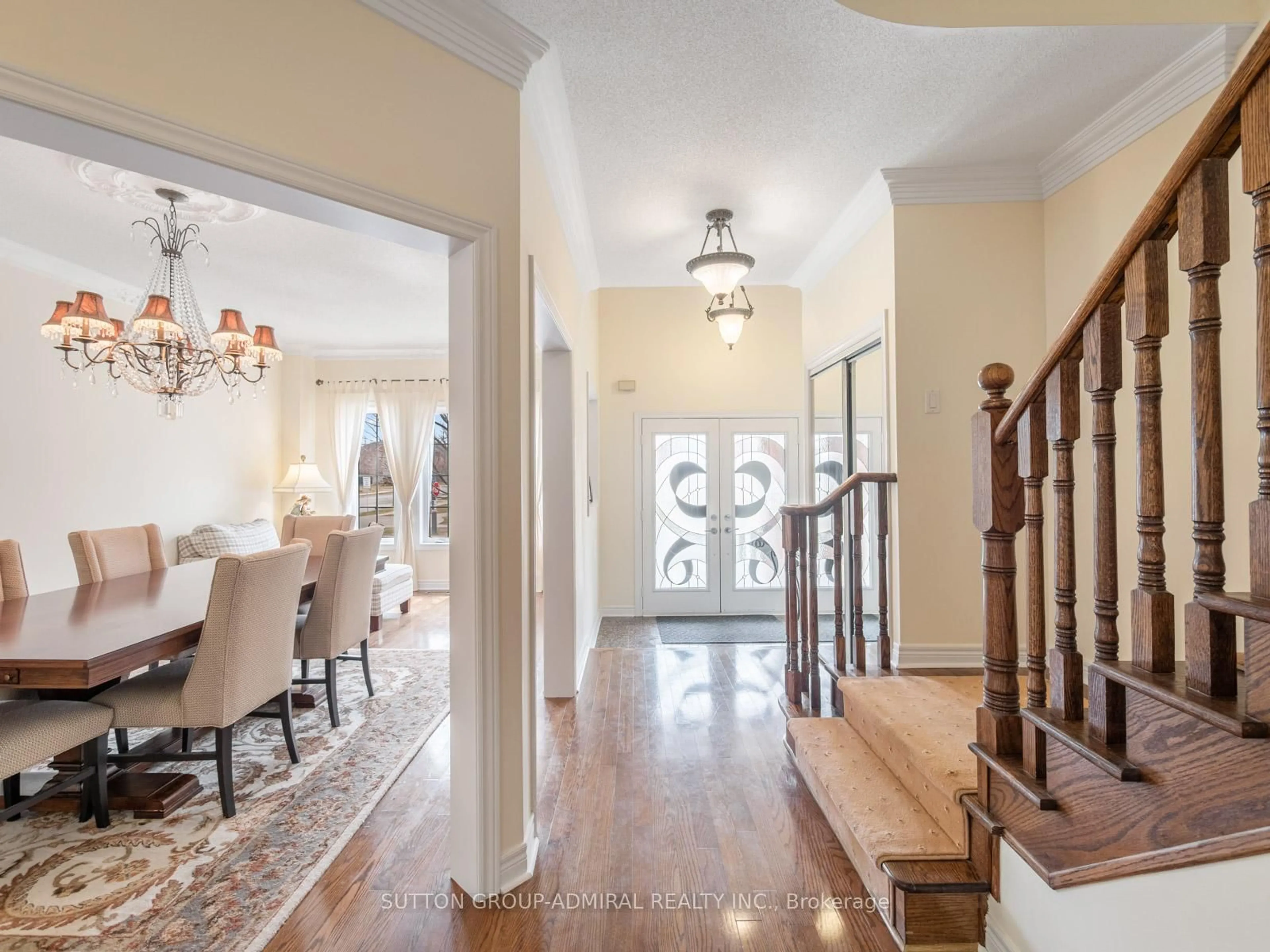 Indoor entryway for 450 Pleasant Ridge Ave, Vaughan Ontario L4J 8X2
