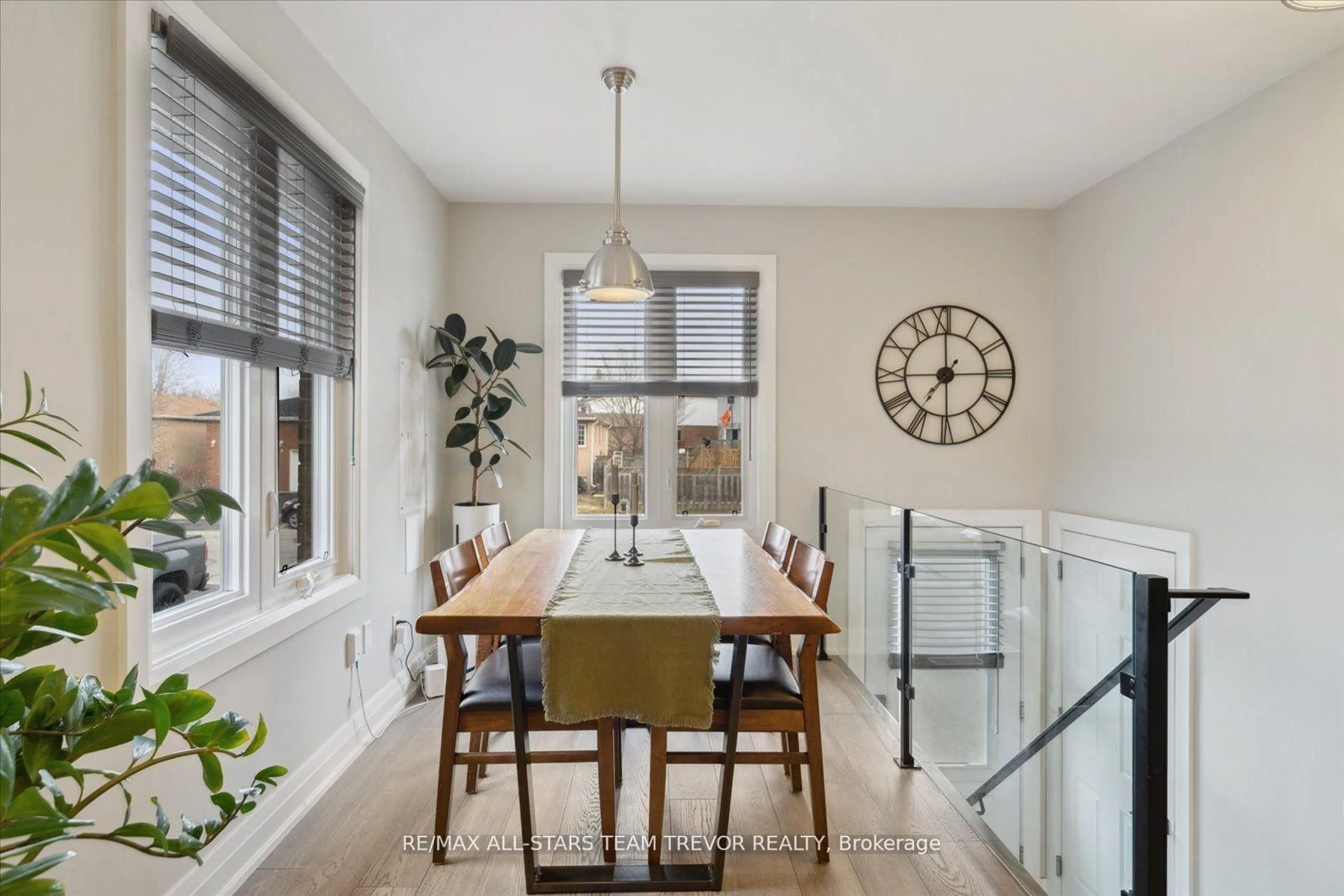 Dining room, unknown for 6 Newlands Ave, Georgina Ontario L4P 3T3
