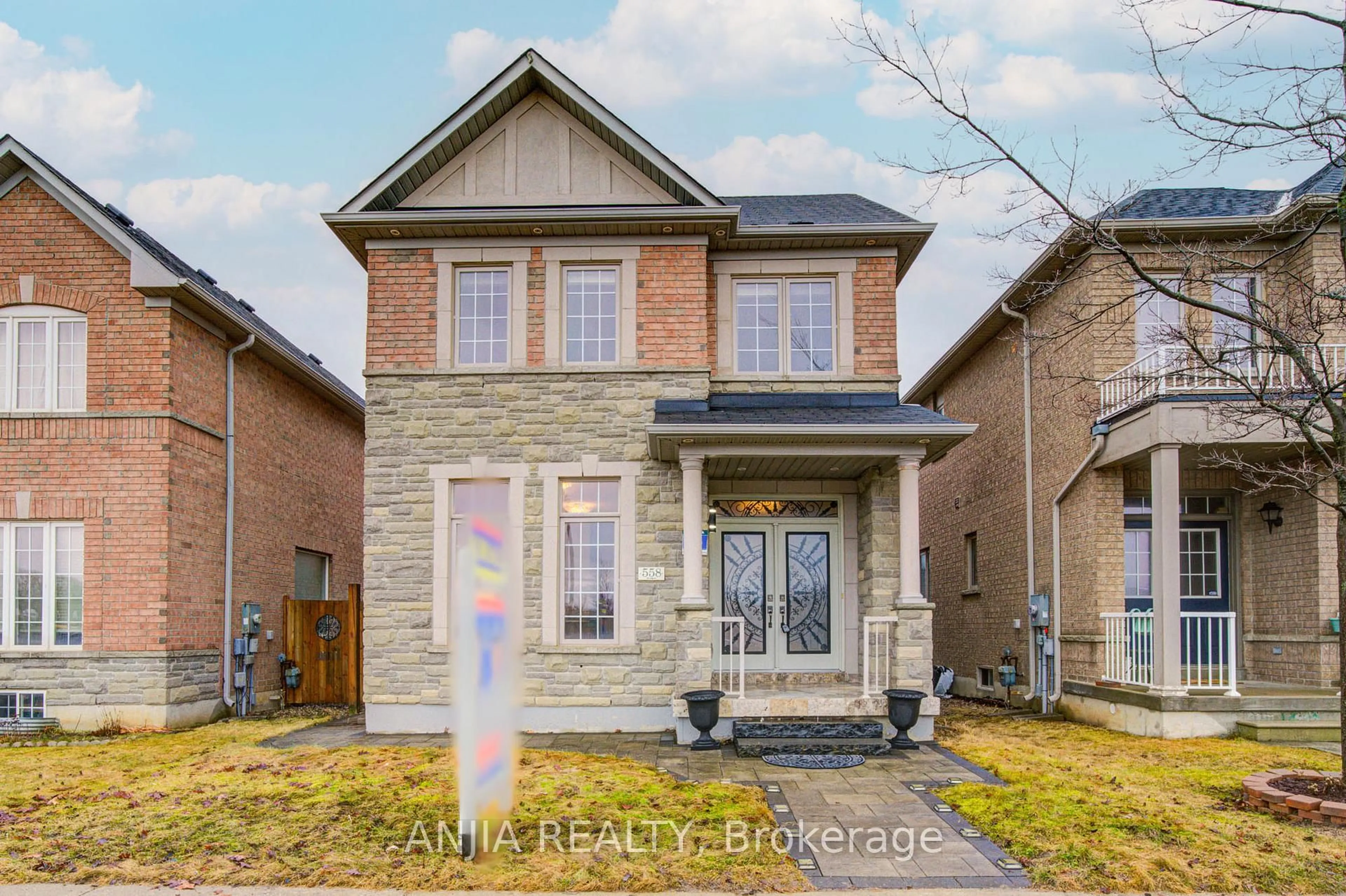 Home with brick exterior material, street for 558 Hoover Park Dr, Whitchurch-Stouffville Ontario L4A 0S8
