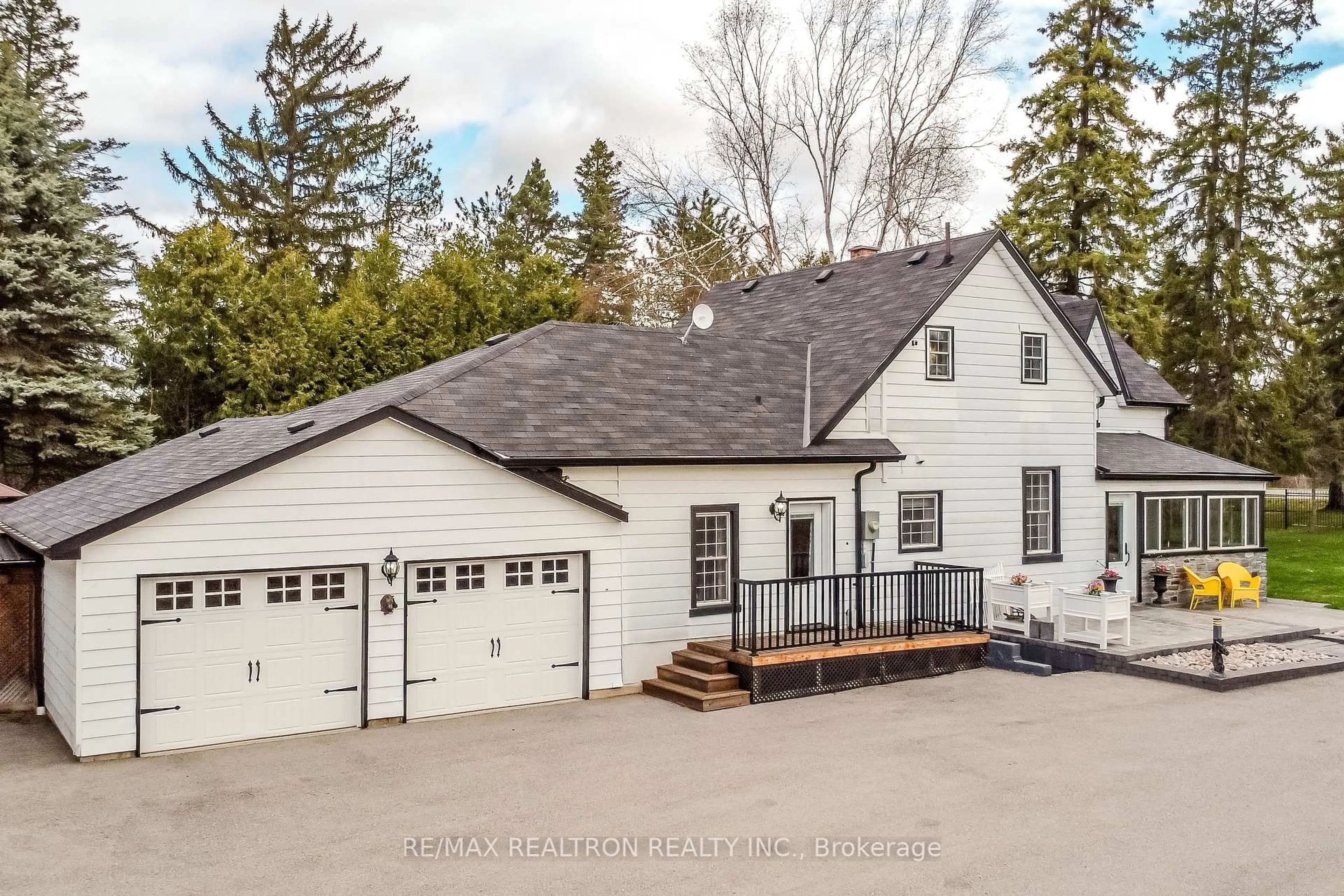 Unknown for 5872 Yonge St, Innisfil Ontario L0L 1K0