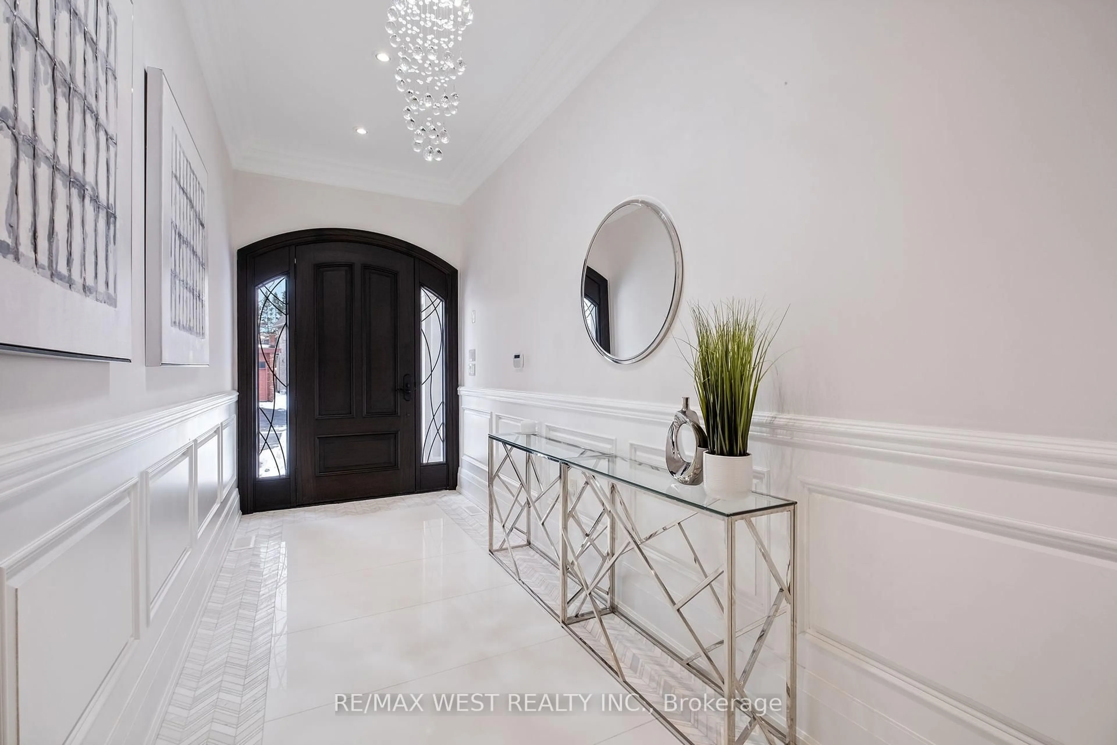 Indoor entryway for 336 Pine Trees Crt, Richmond Hill Ontario L4C 5N4