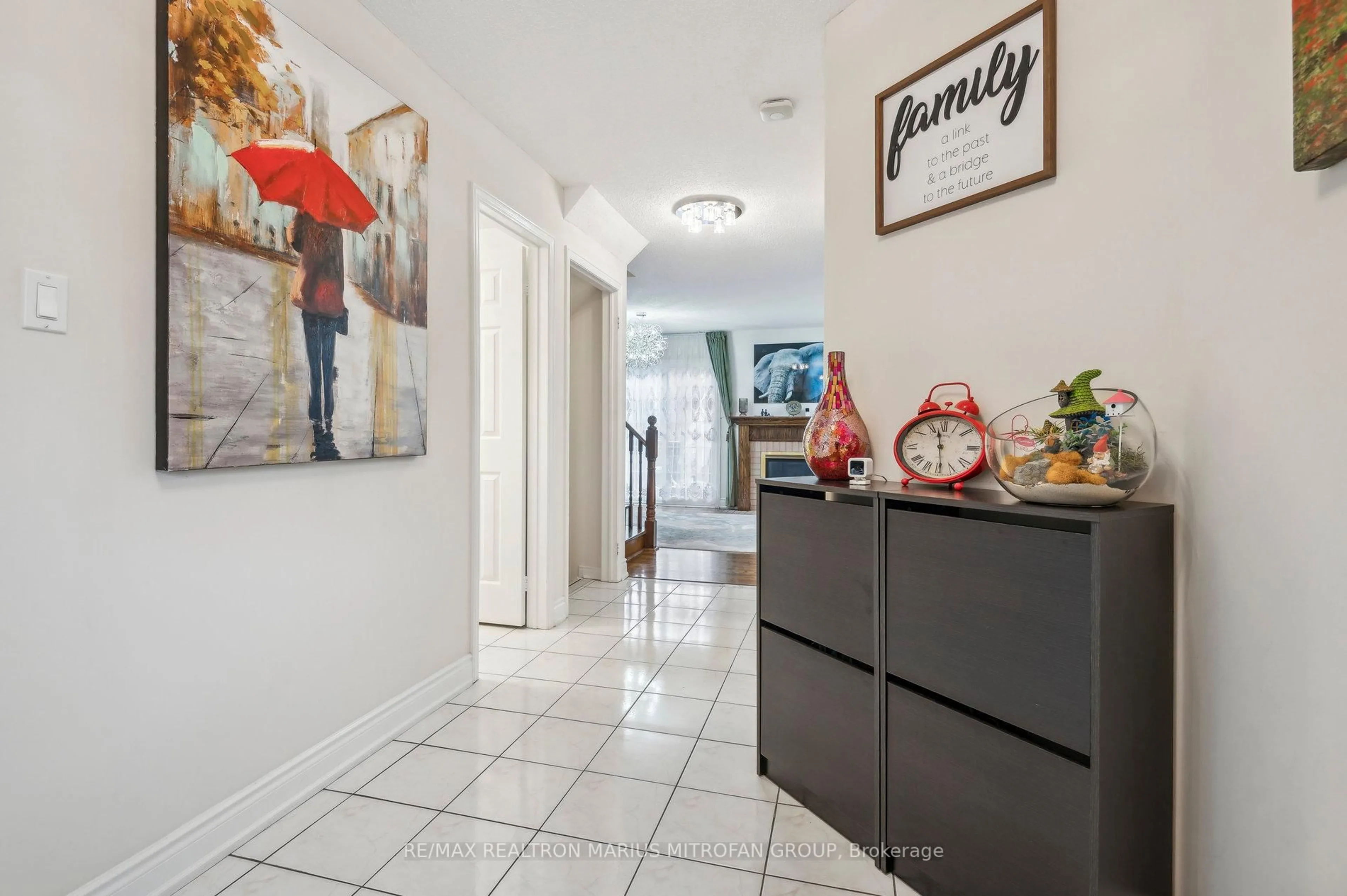 Indoor entryway for 8 Louana Cres, Vaughan Ontario L4L 8X1