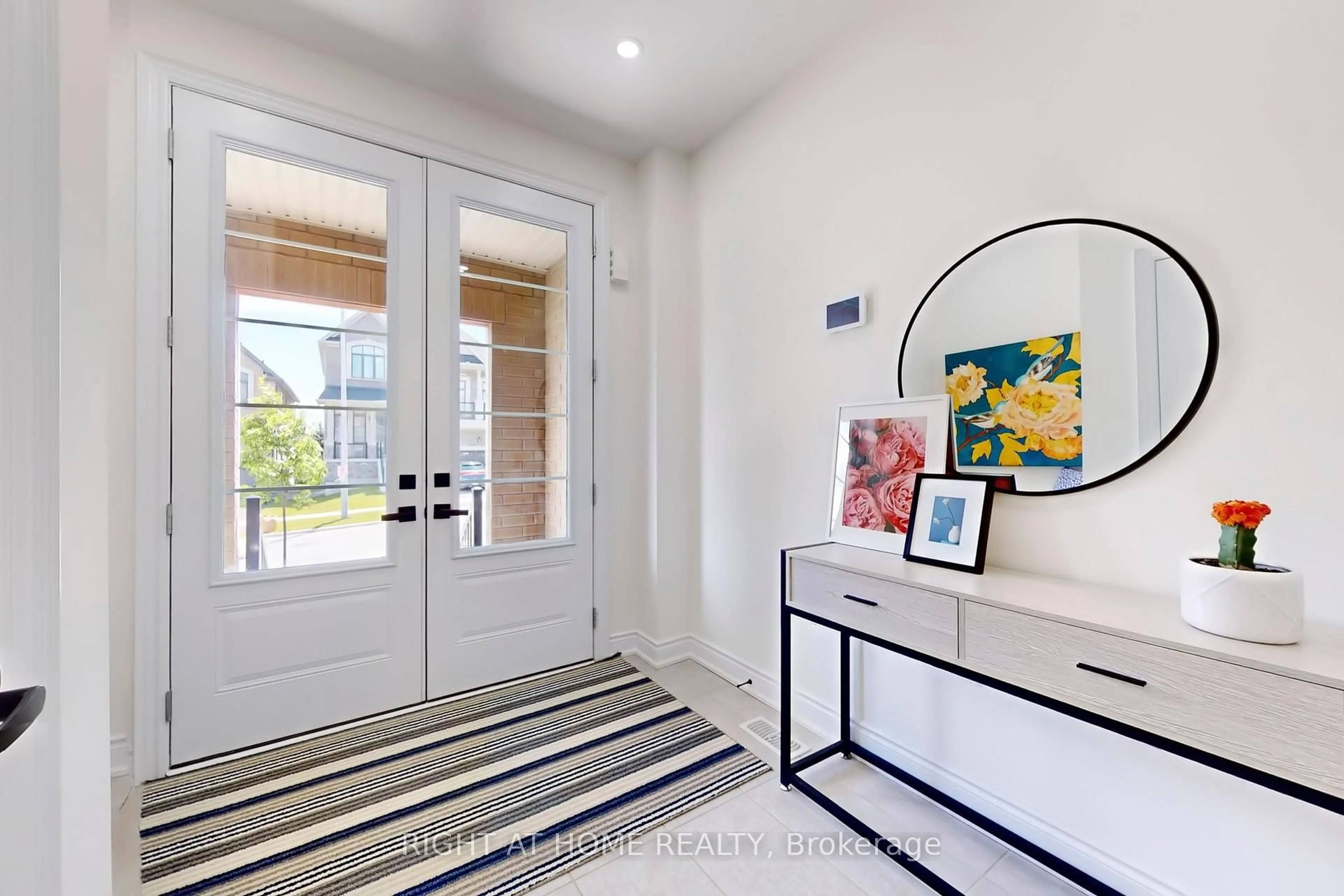 Indoor entryway for 1348 Blackmore St, Innisfil Ontario L9S 0P2