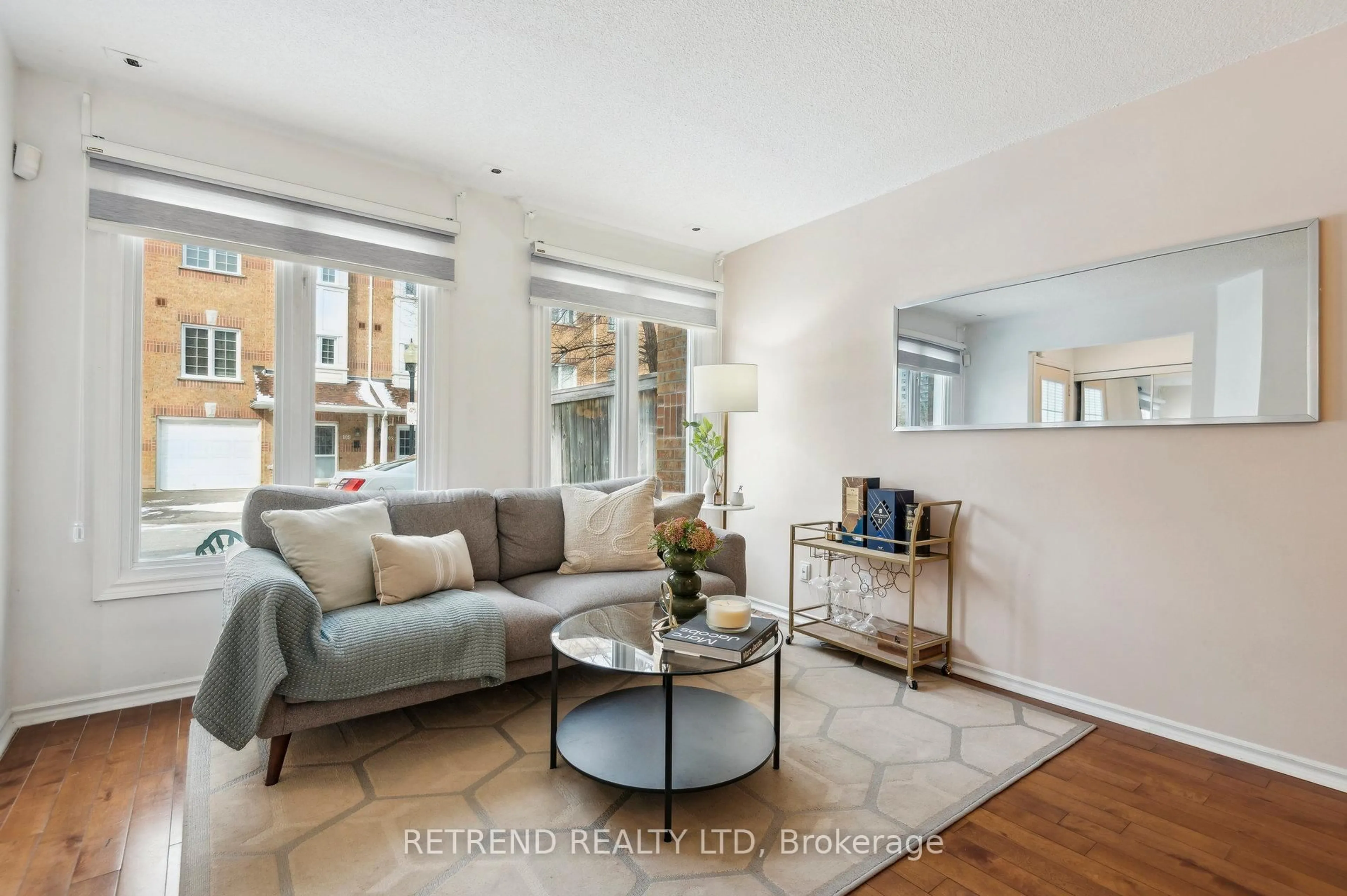 Living room with furniture, unknown for 151 Townsgate Dr #95, Vaughan Ontario L4J 8J7