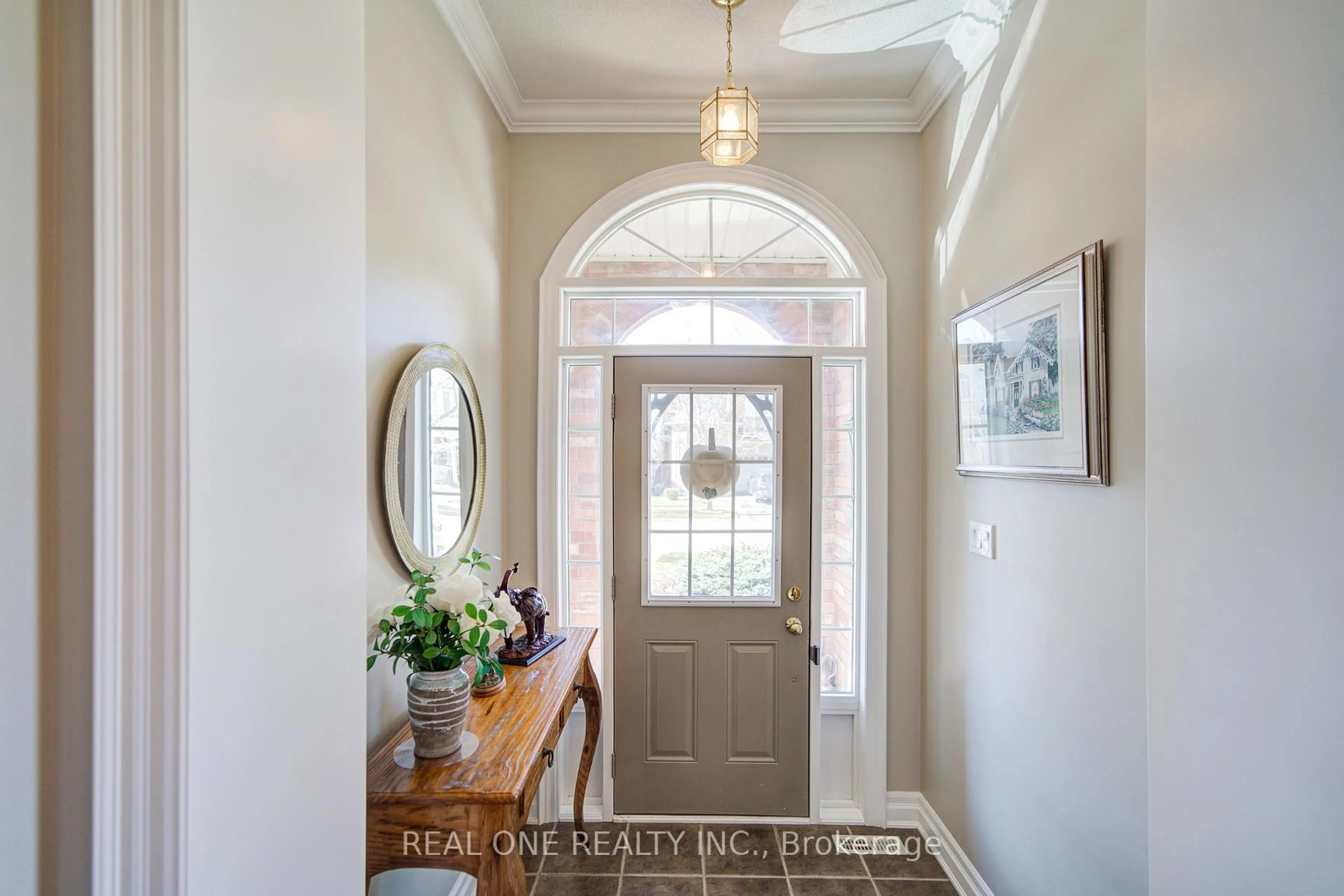 Indoor entryway for 36 Brill Crt, Whitchurch-Stouffville Ontario L4A 0P6
