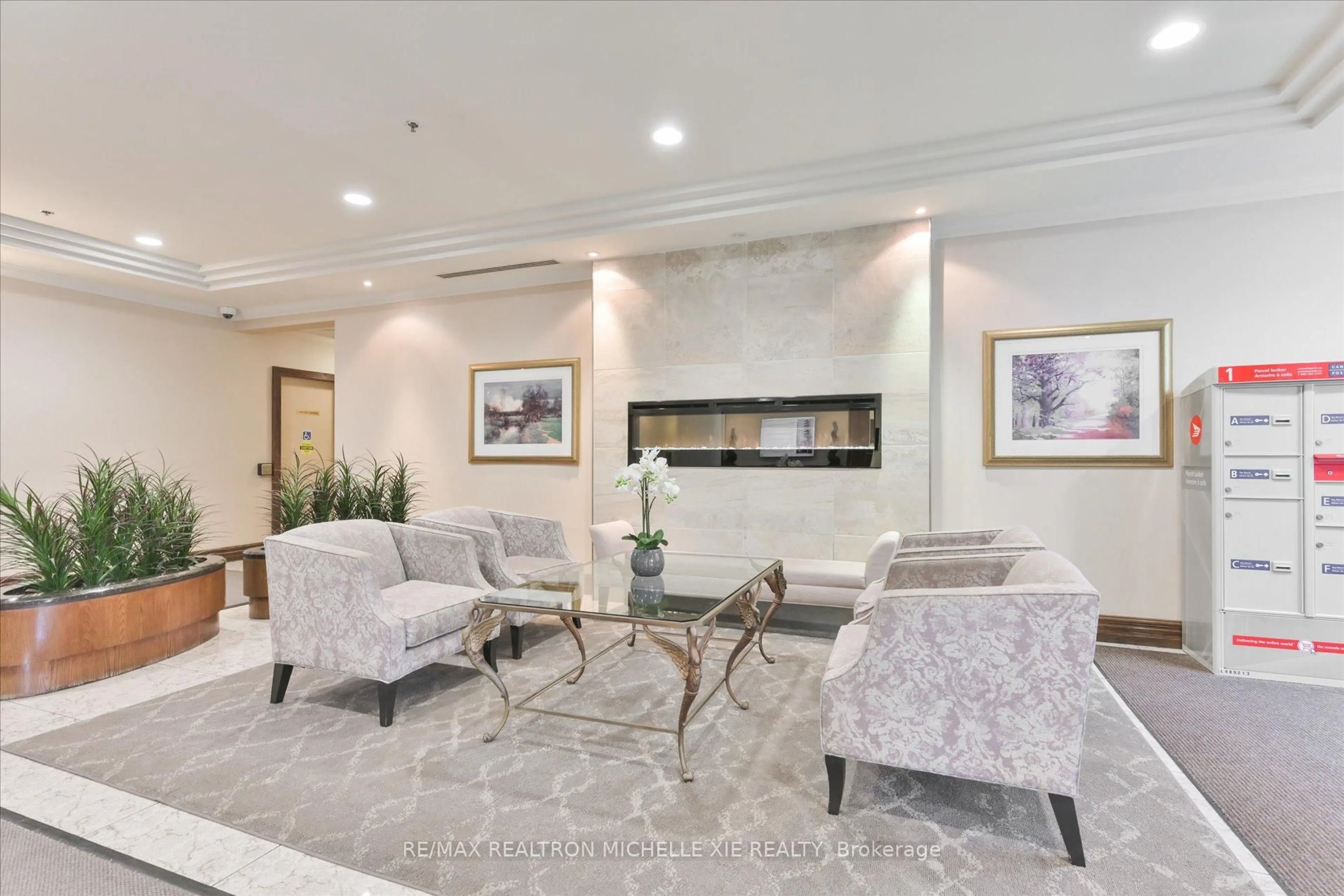 Lobby for 51 Baffin Crt #208, Richmond Hill Ontario L4B 4P6