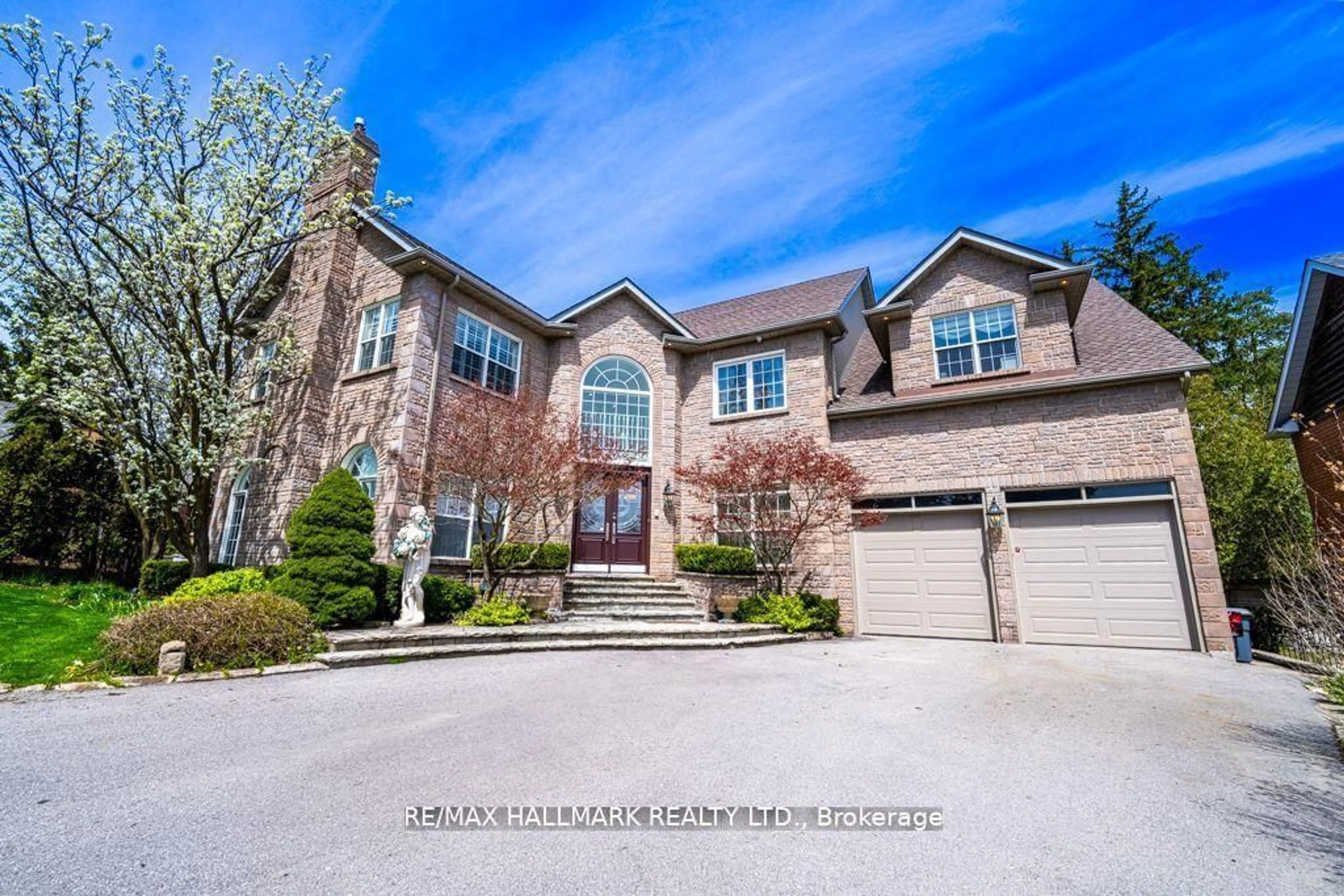 Home with brick exterior material, street for 384 Kennedy St, Aurora Ontario L4G 5M6