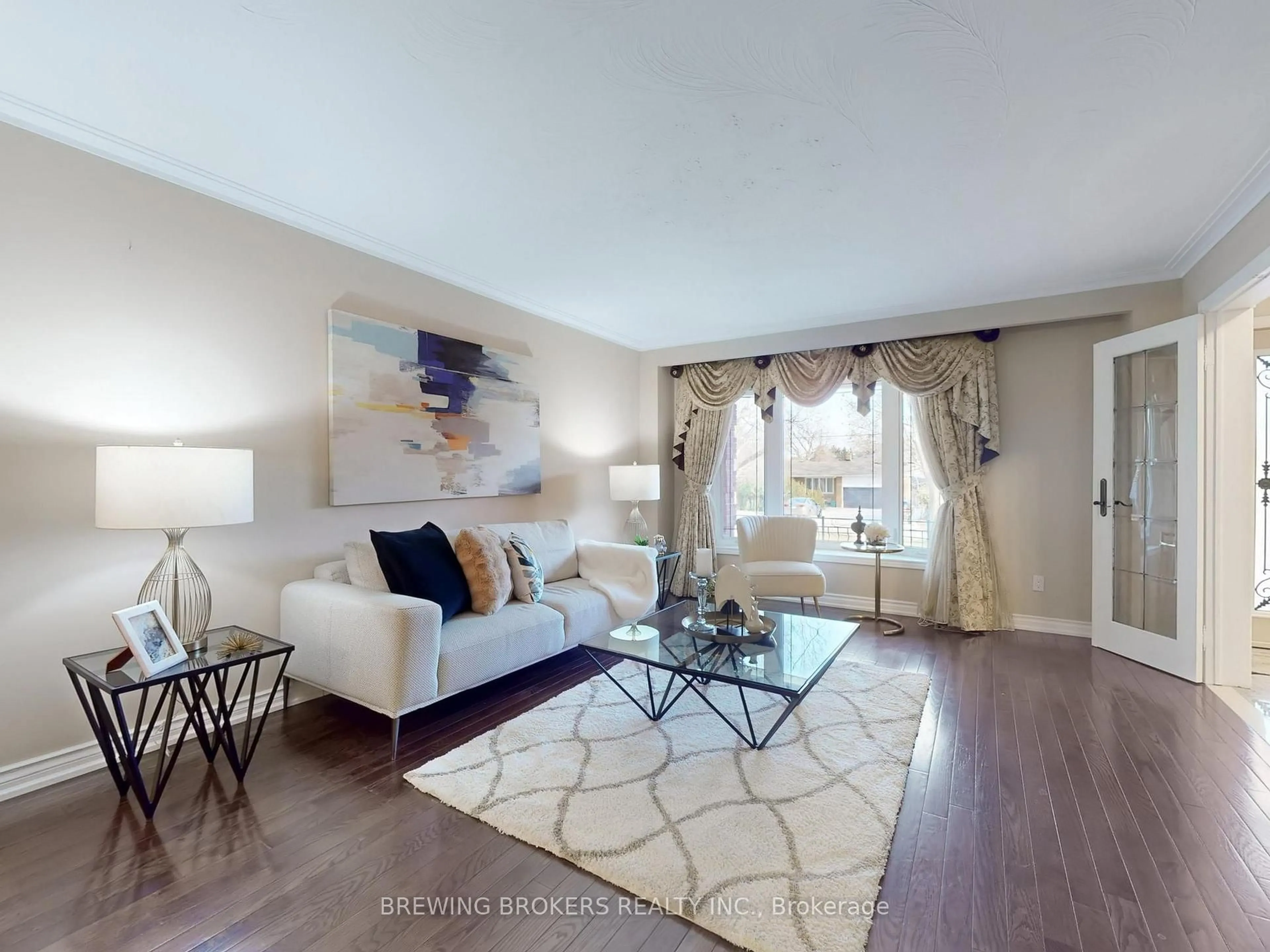Living room with furniture, unknown for 28A Westwood Lane, Richmond Hill Ontario L4C 6X9