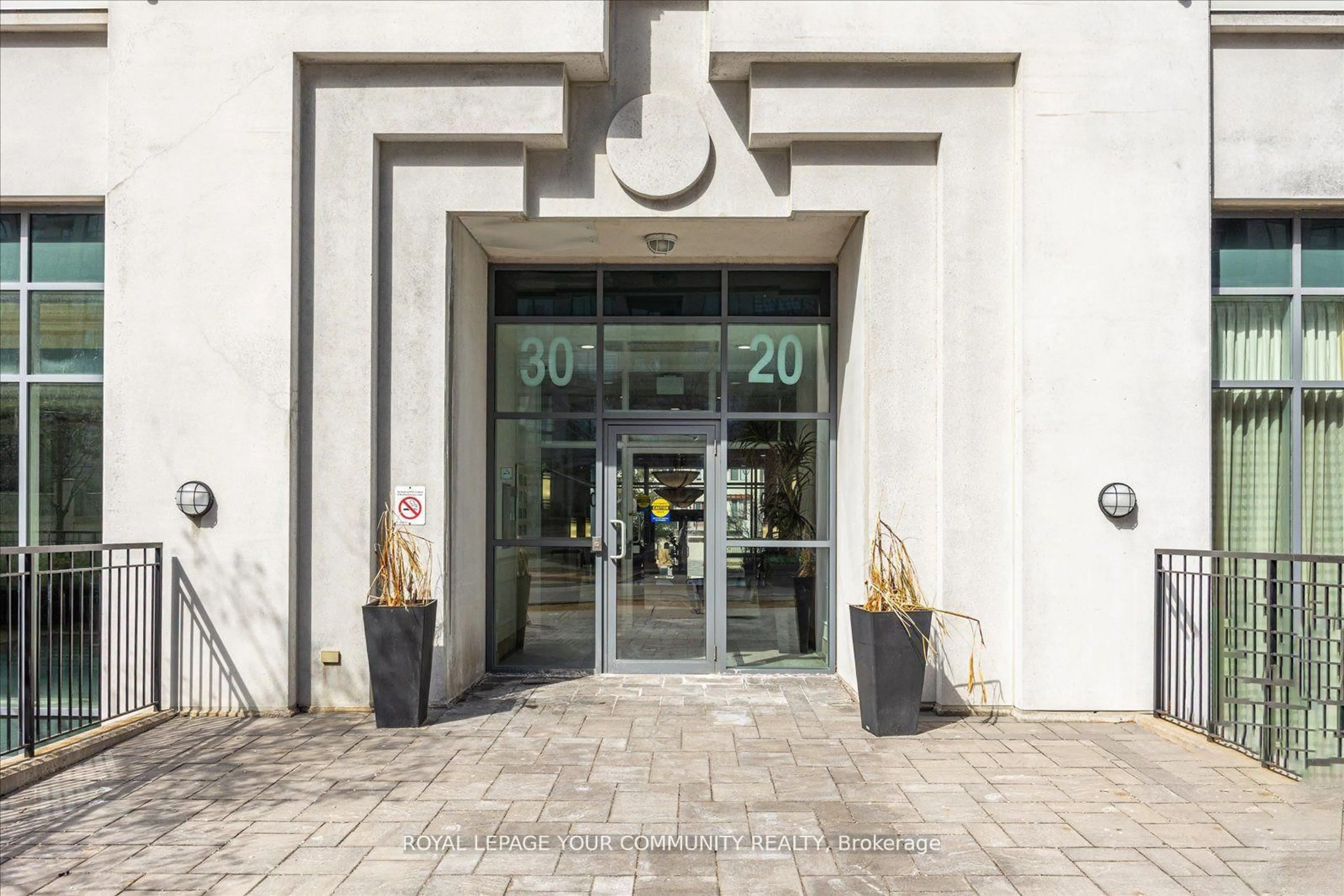 Indoor foyer for 20 North Park Rd #1109, Vaughan Ontario L4J 0G7