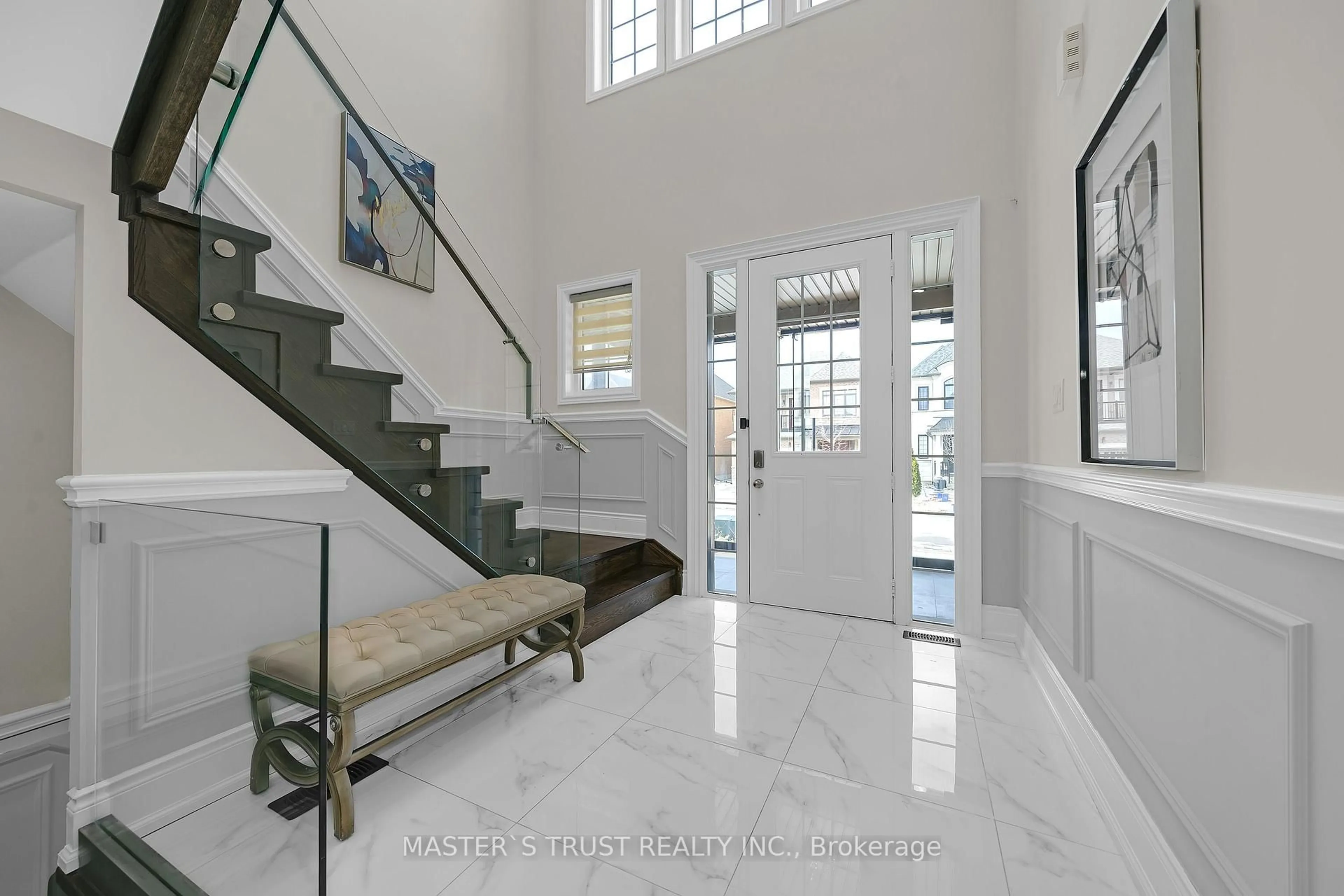 Indoor entryway for 25 Cannes Ave, Vaughan Ontario L4H 4P5