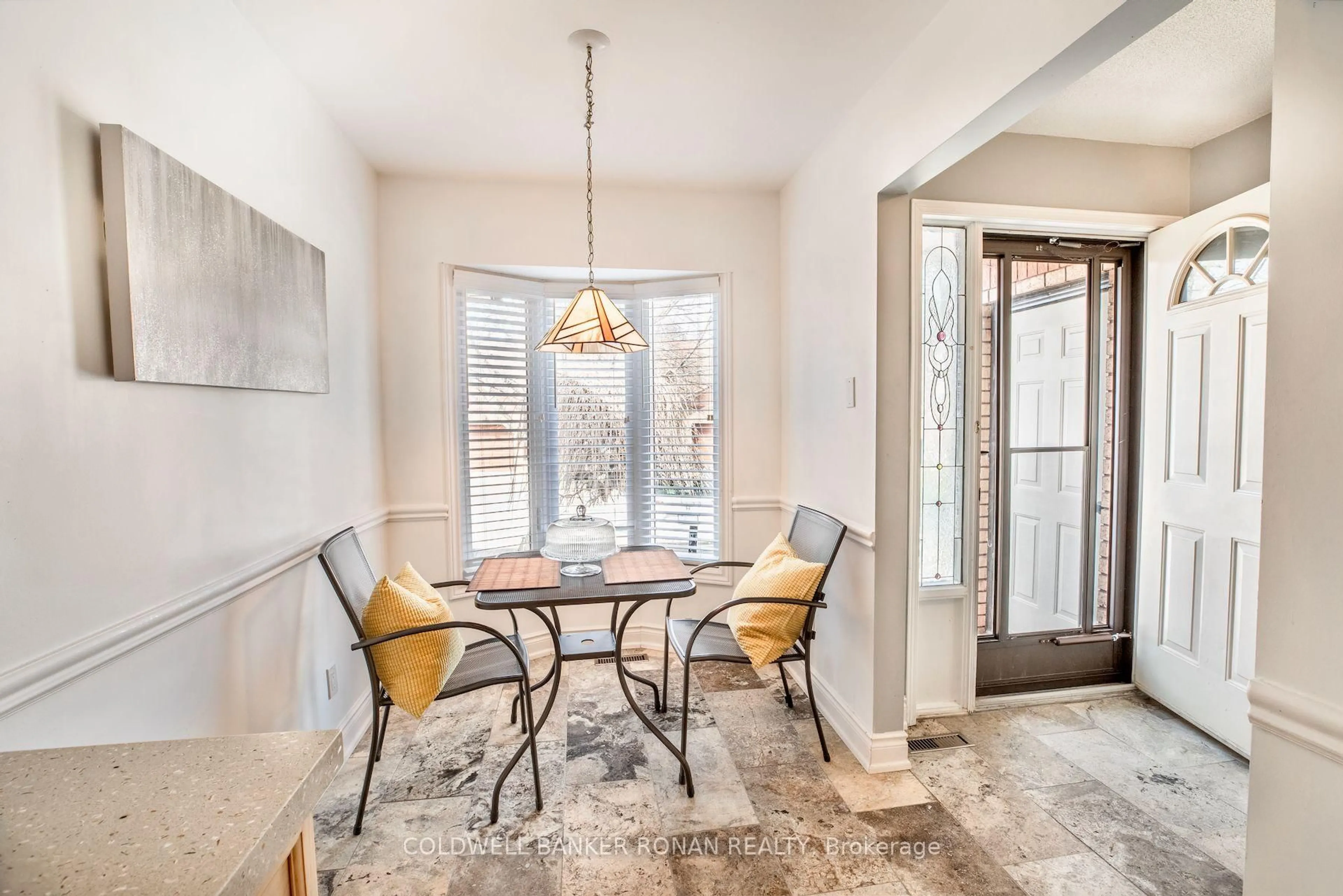 Dining room, ceramic/tile floor for 130 Green Briar Rd, New Tecumseth Ontario L9R 1S2