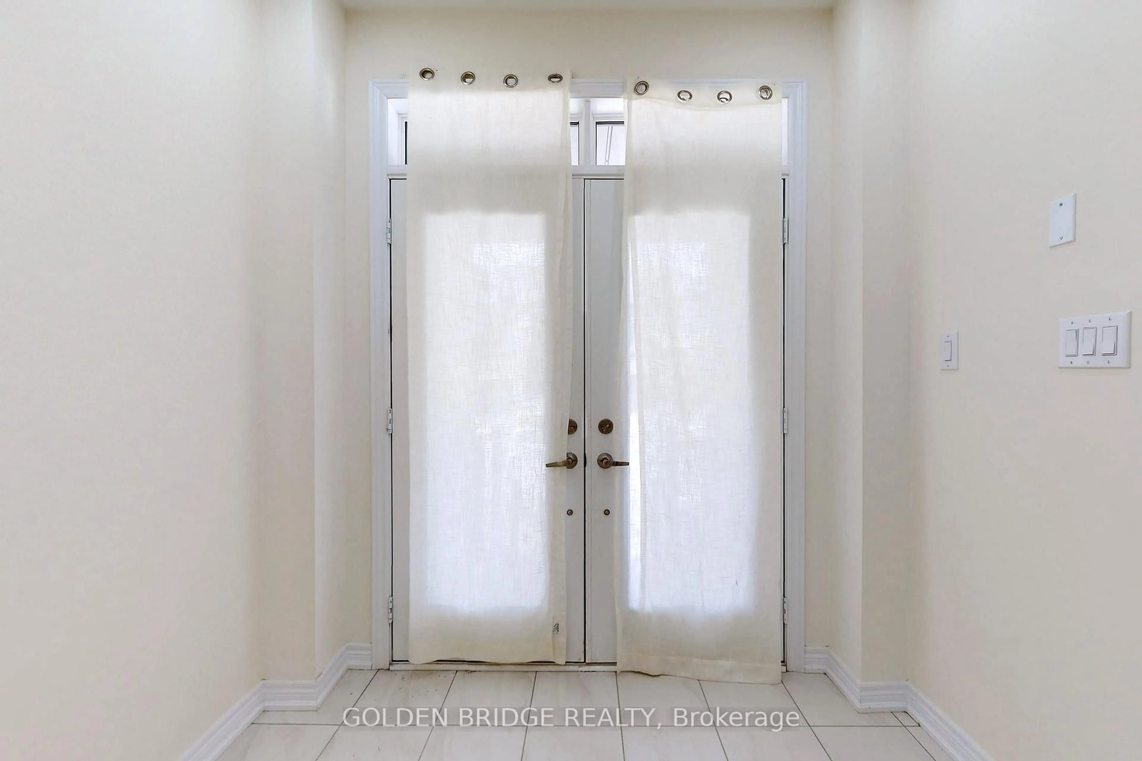 Indoor entryway for 11 Boiton St, Richmond Hill Ontario L4S 0J2