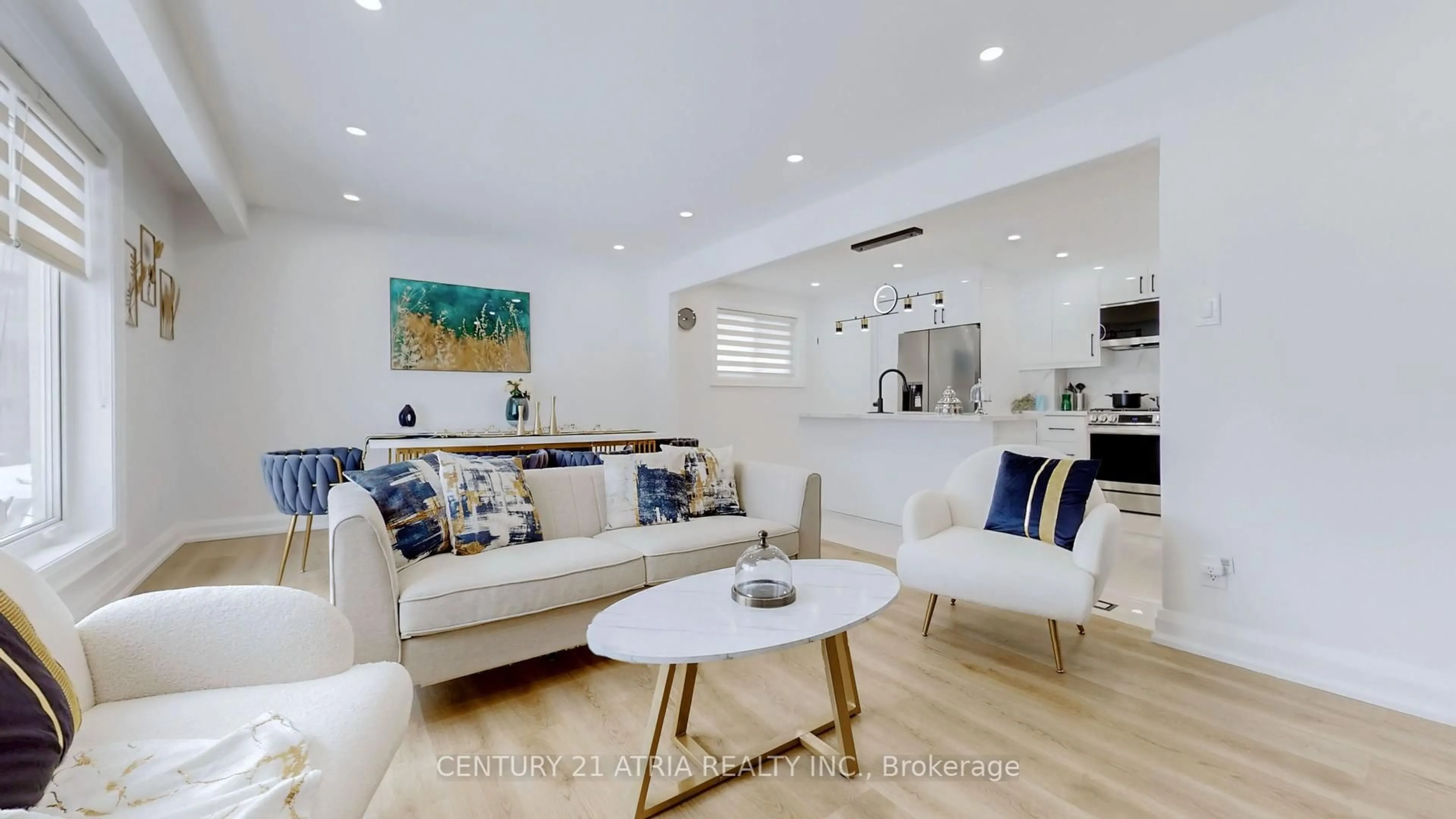 Living room with furniture, unknown for 24 Collins Cres, Aurora Ontario L4G 2W2