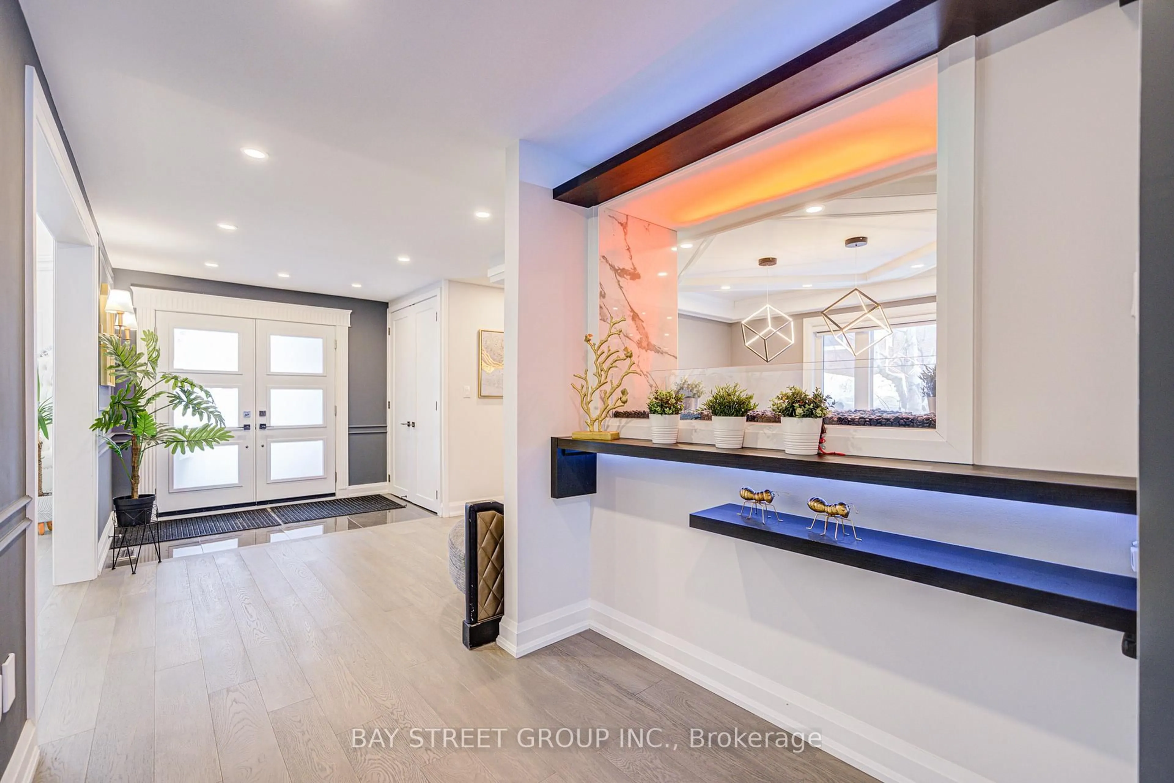 Indoor entryway for 48 Coldstream Cres, Richmond Hill Ontario L4S 1E5