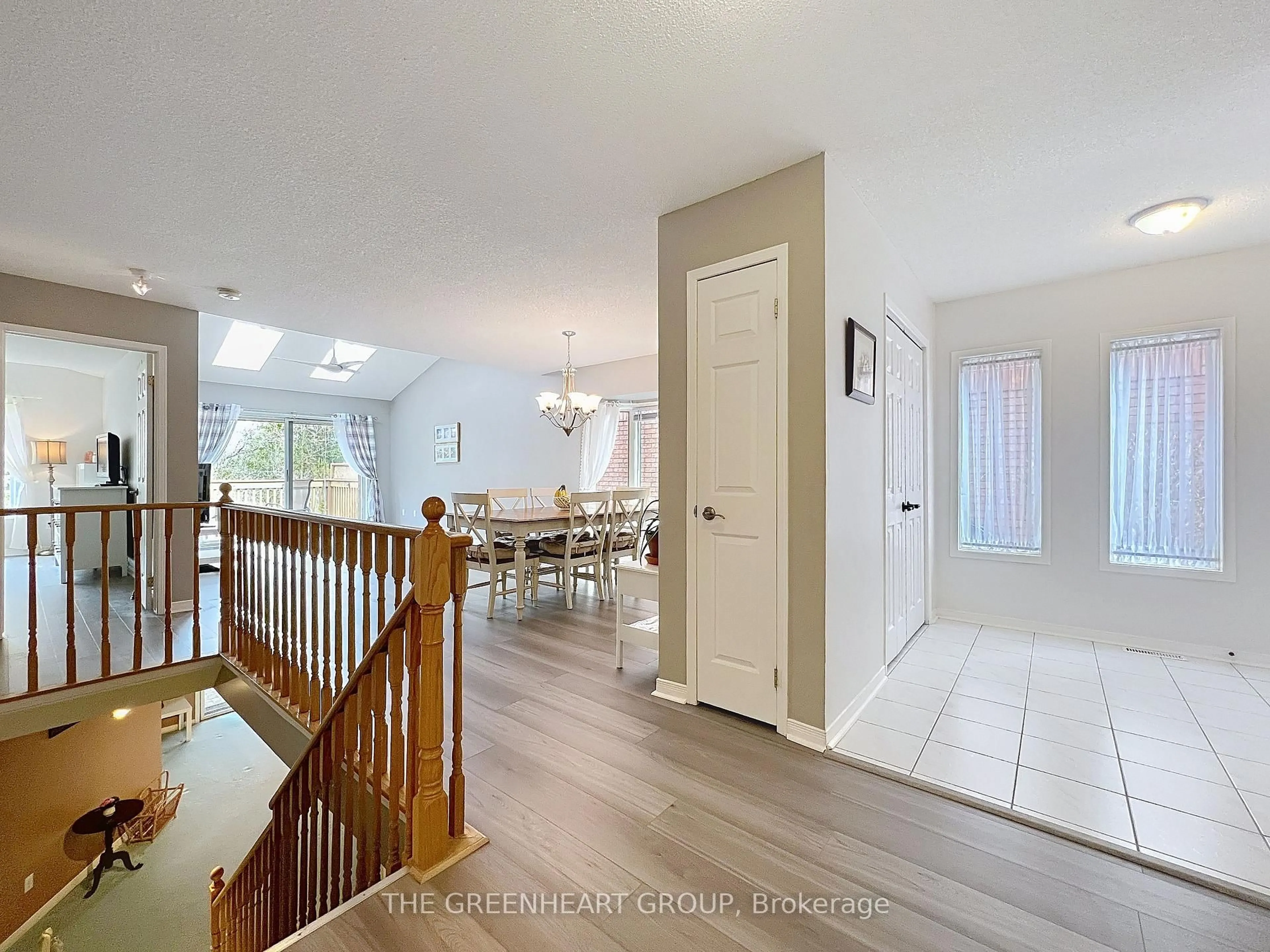 Indoor entryway for 170 Riverview Rd #13, New Tecumseth Ontario L9R 1X7