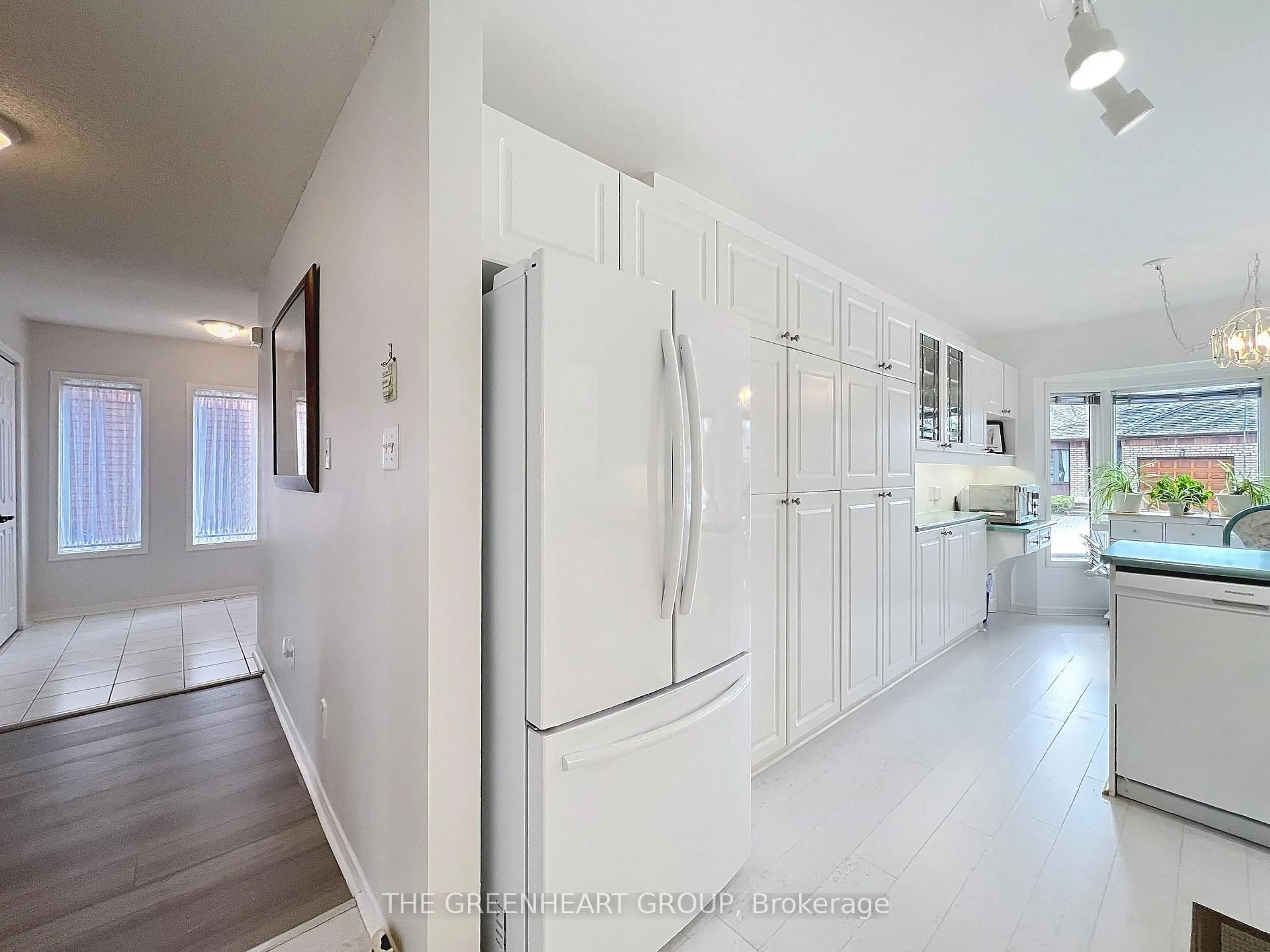 Contemporary kitchen, ceramic/tile floor for 170 Riverview Rd #13, New Tecumseth Ontario L9R 1X7