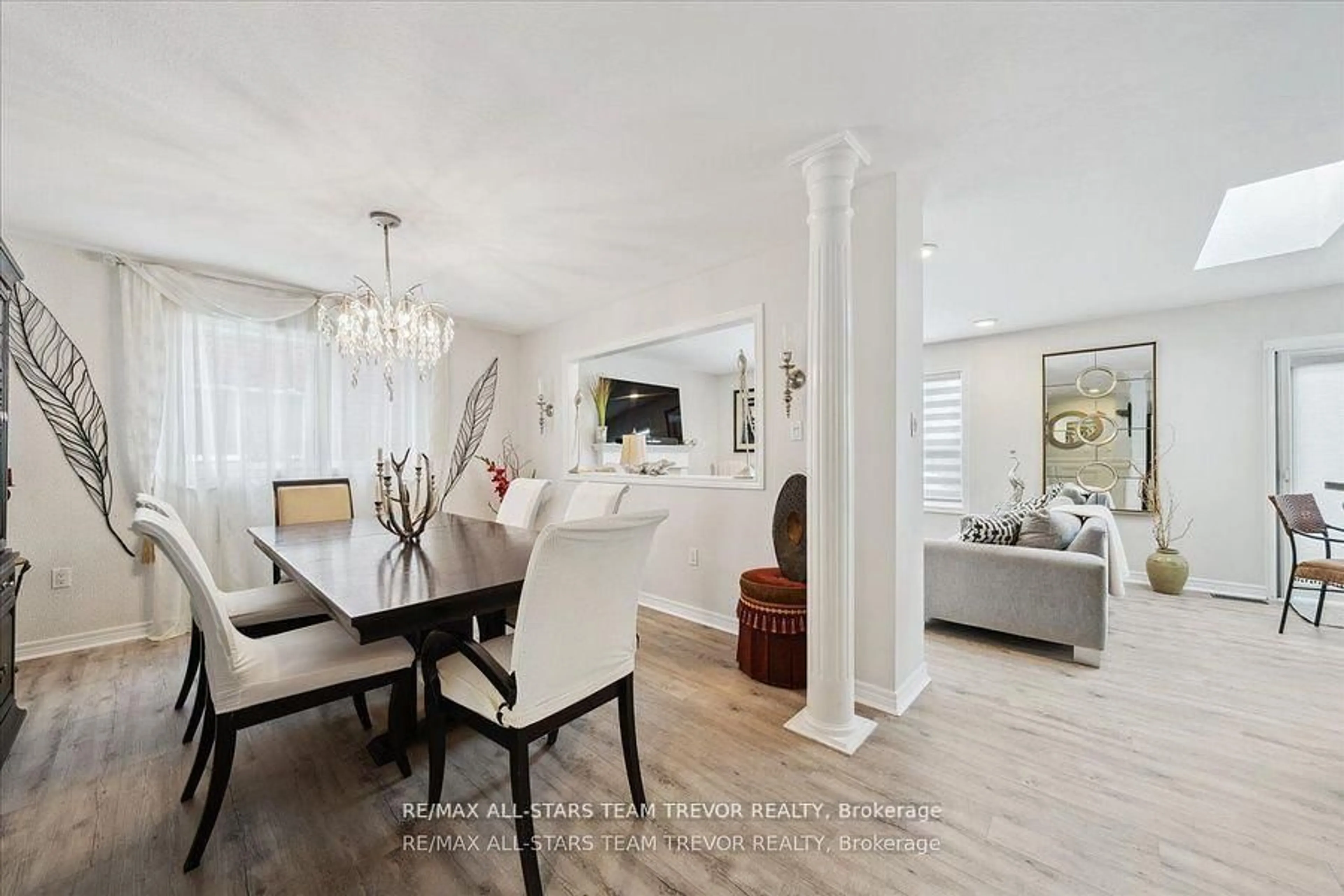 Dining room, unknown for 140 Fairwood Dr, Georgina Ontario L4P 3Y2