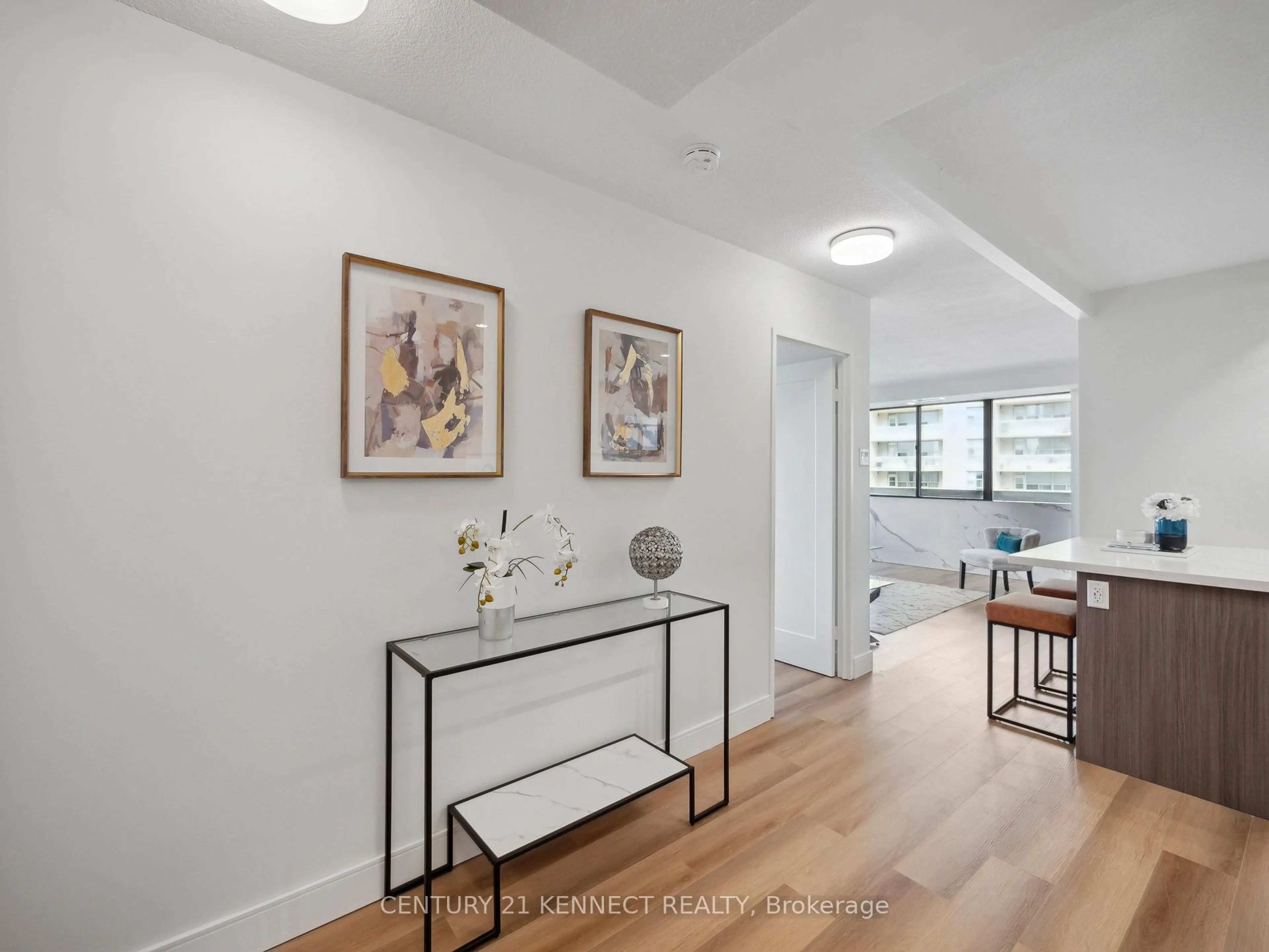 Indoor entryway for 8111 Yonge St #1009, Markham Ontario L3T 4V9