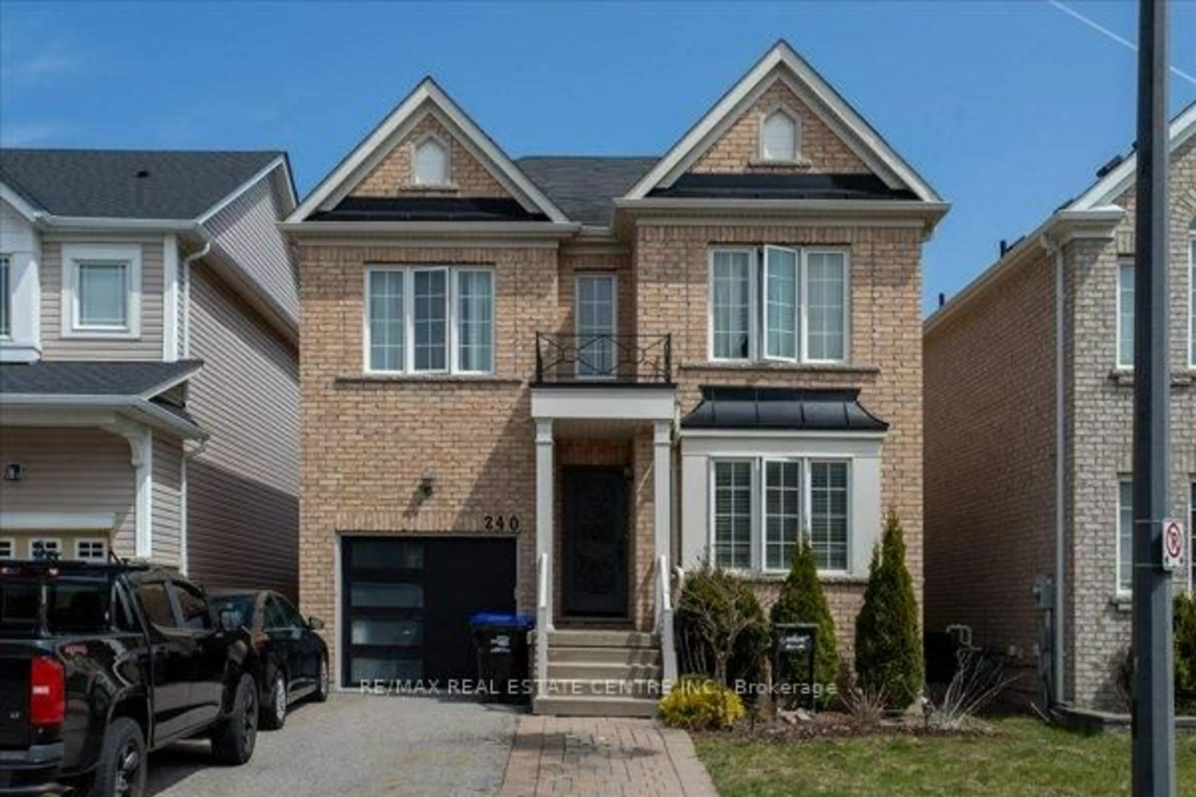 Home with brick exterior material, street for 240 Armstrong Cres, Bradford West Gwillimbury Ontario L3Z 2A4