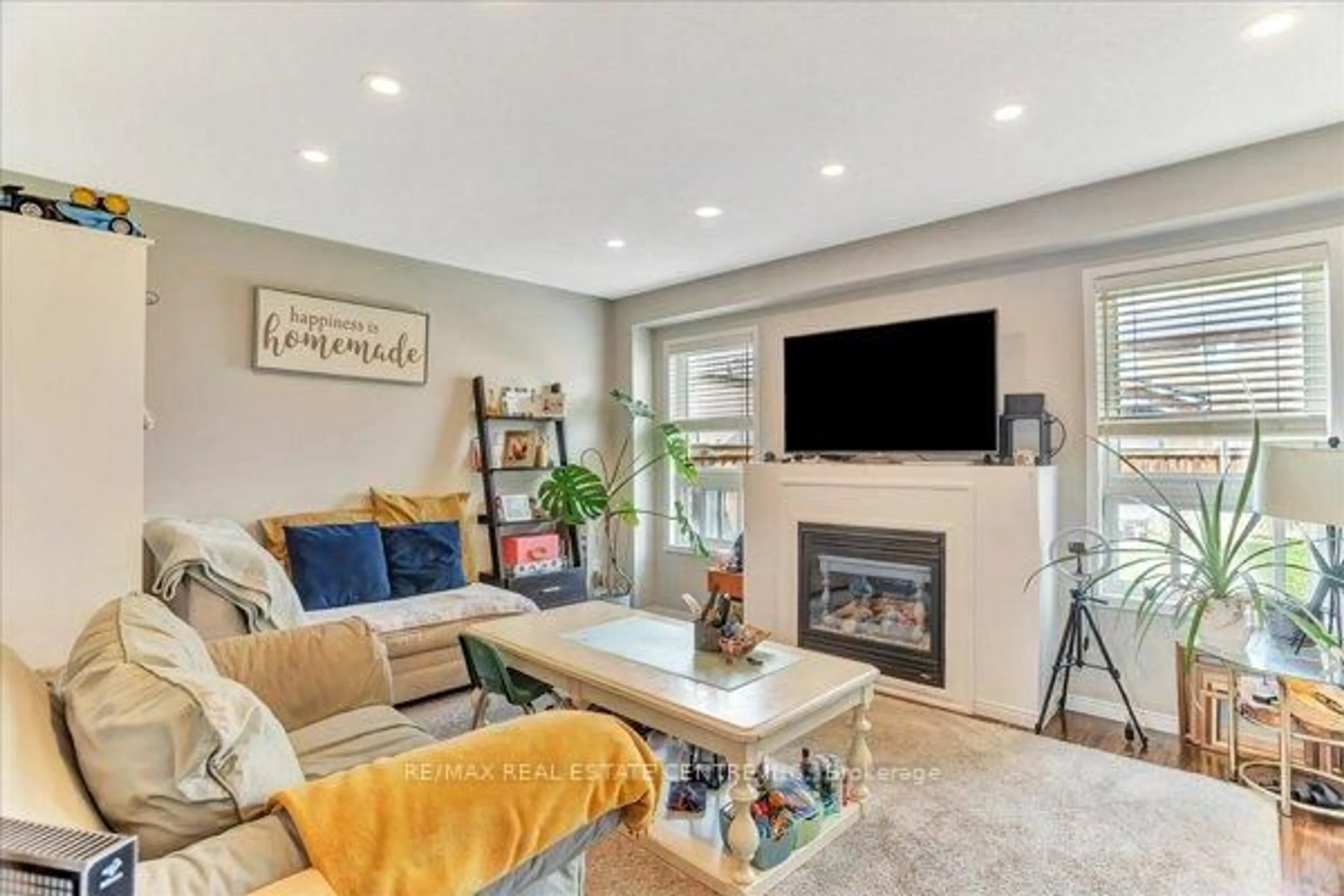 Living room with furniture, unknown for 240 Armstrong Cres, Bradford West Gwillimbury Ontario L3Z 2A4
