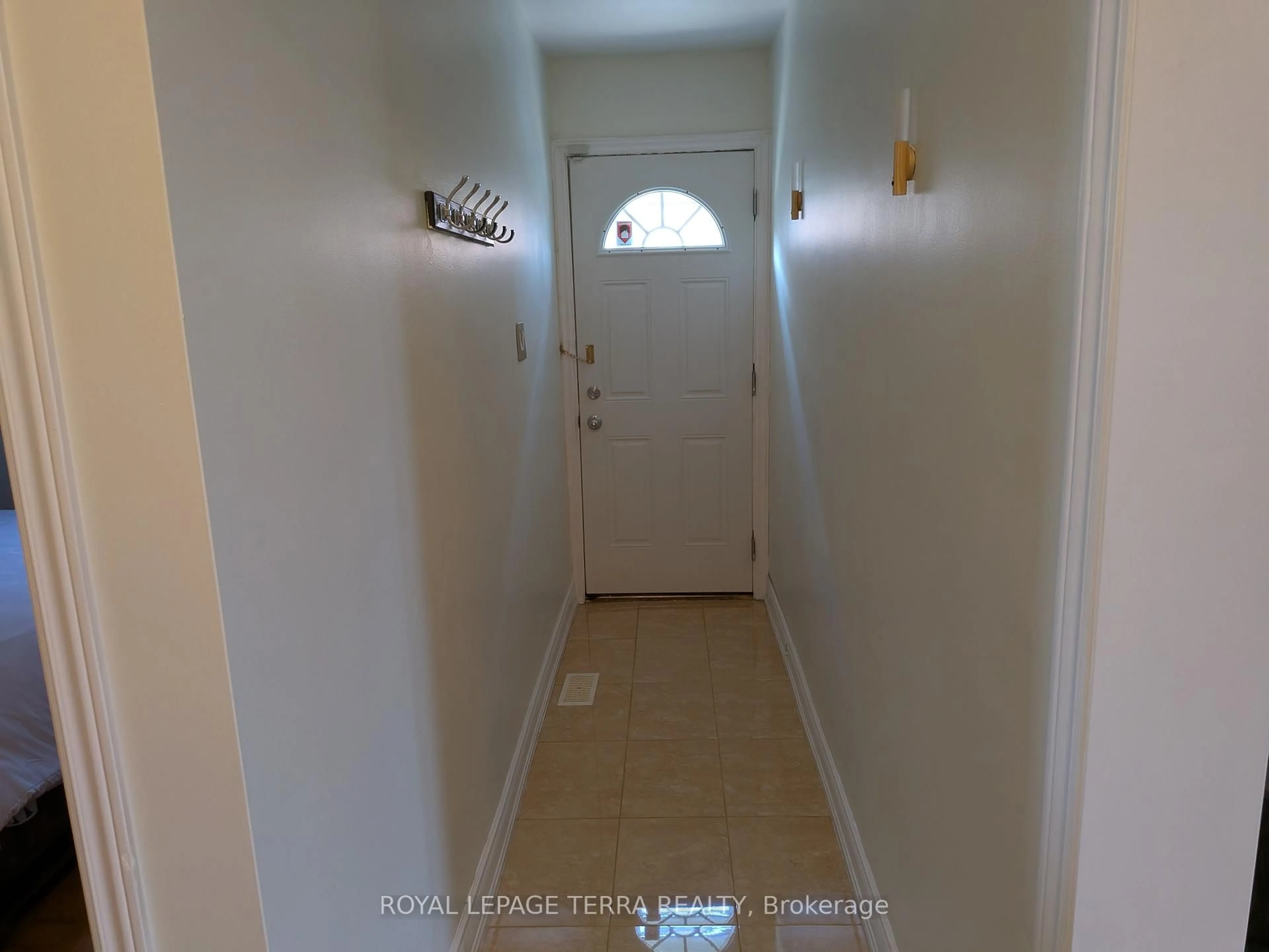 Indoor entryway for 174 Andrew Park, Vaughan Ontario L4L 1G3